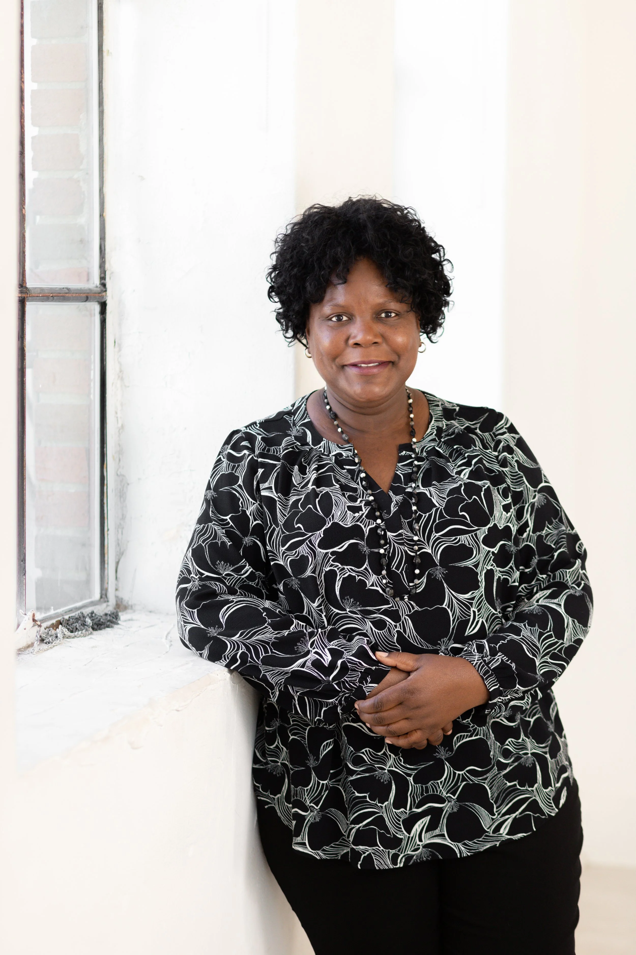 Linda Gallus Headshot Mini Session-19.jpg