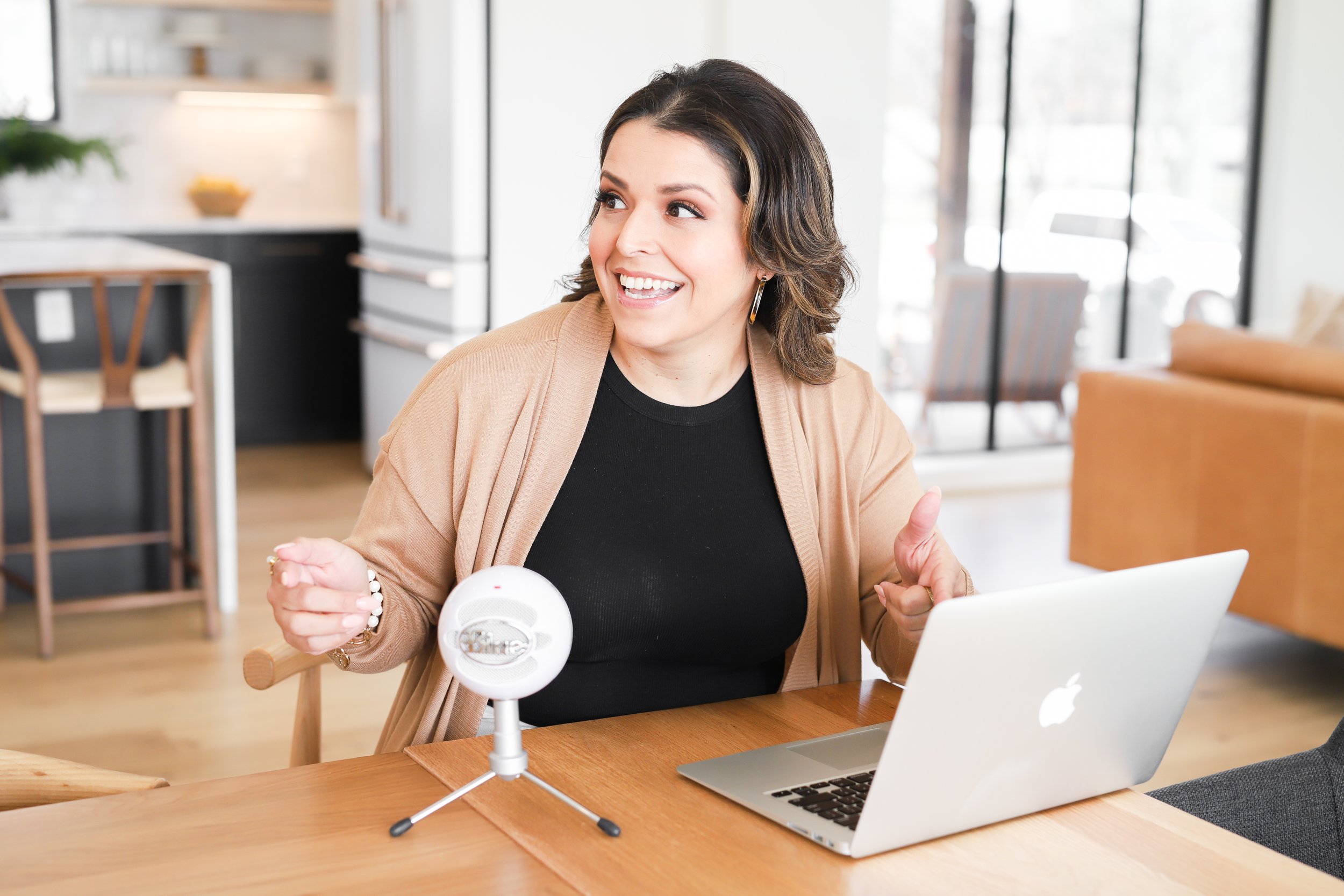 Erica Anaya Branding Session-29.jpg