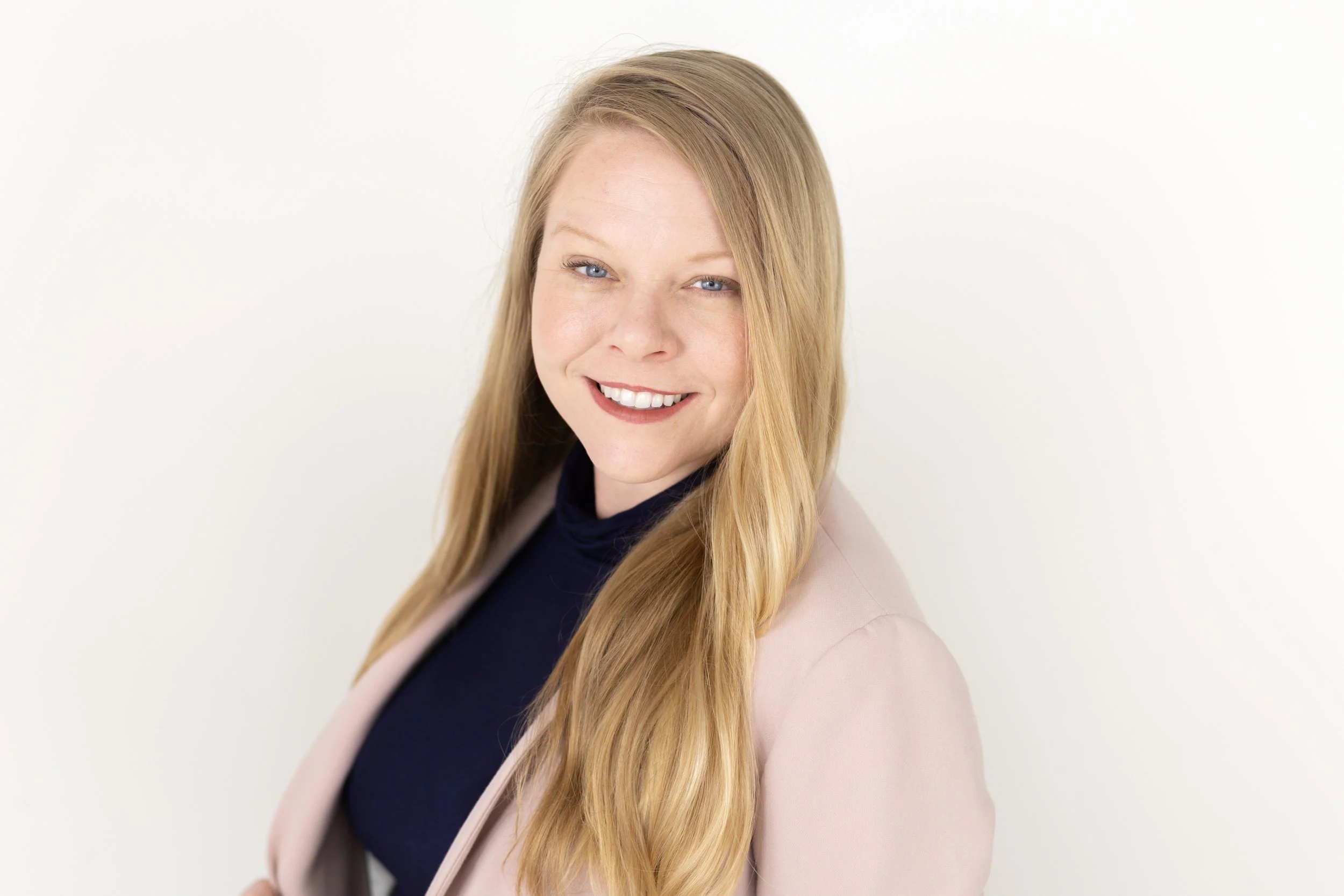 Lauren Olechna Headshot Mini Session-14.jpg