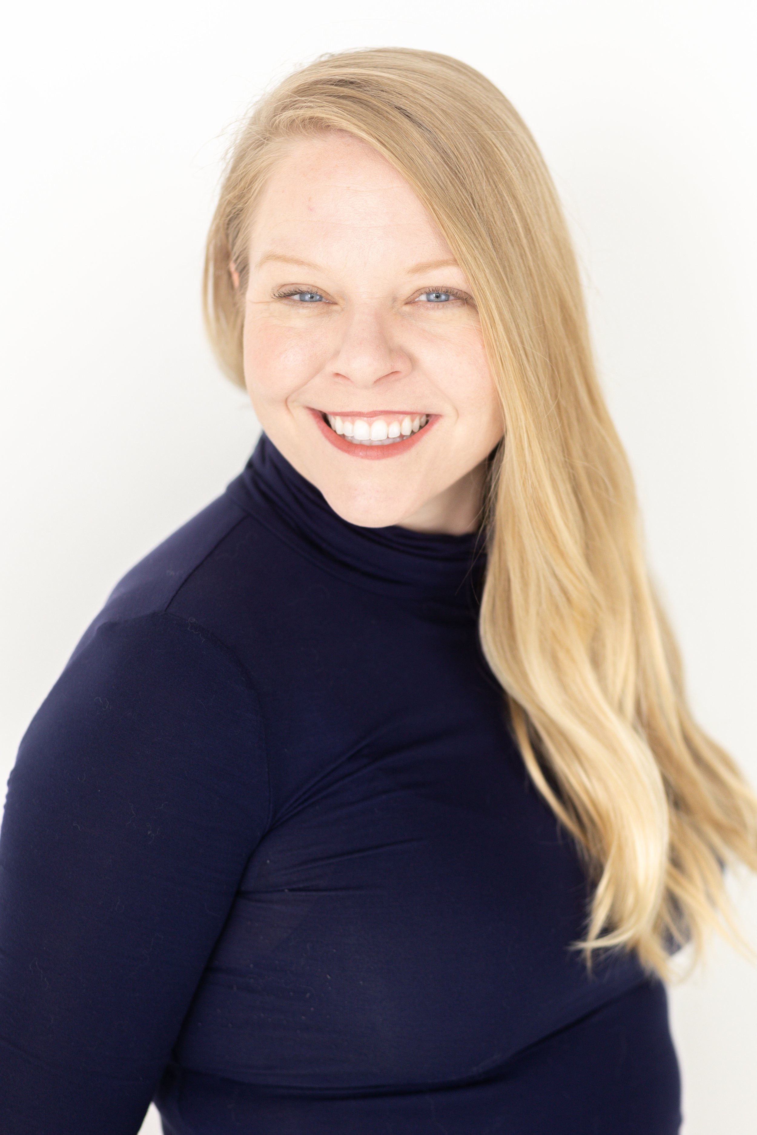 Lauren Olechna Headshot Mini Session-5.jpg