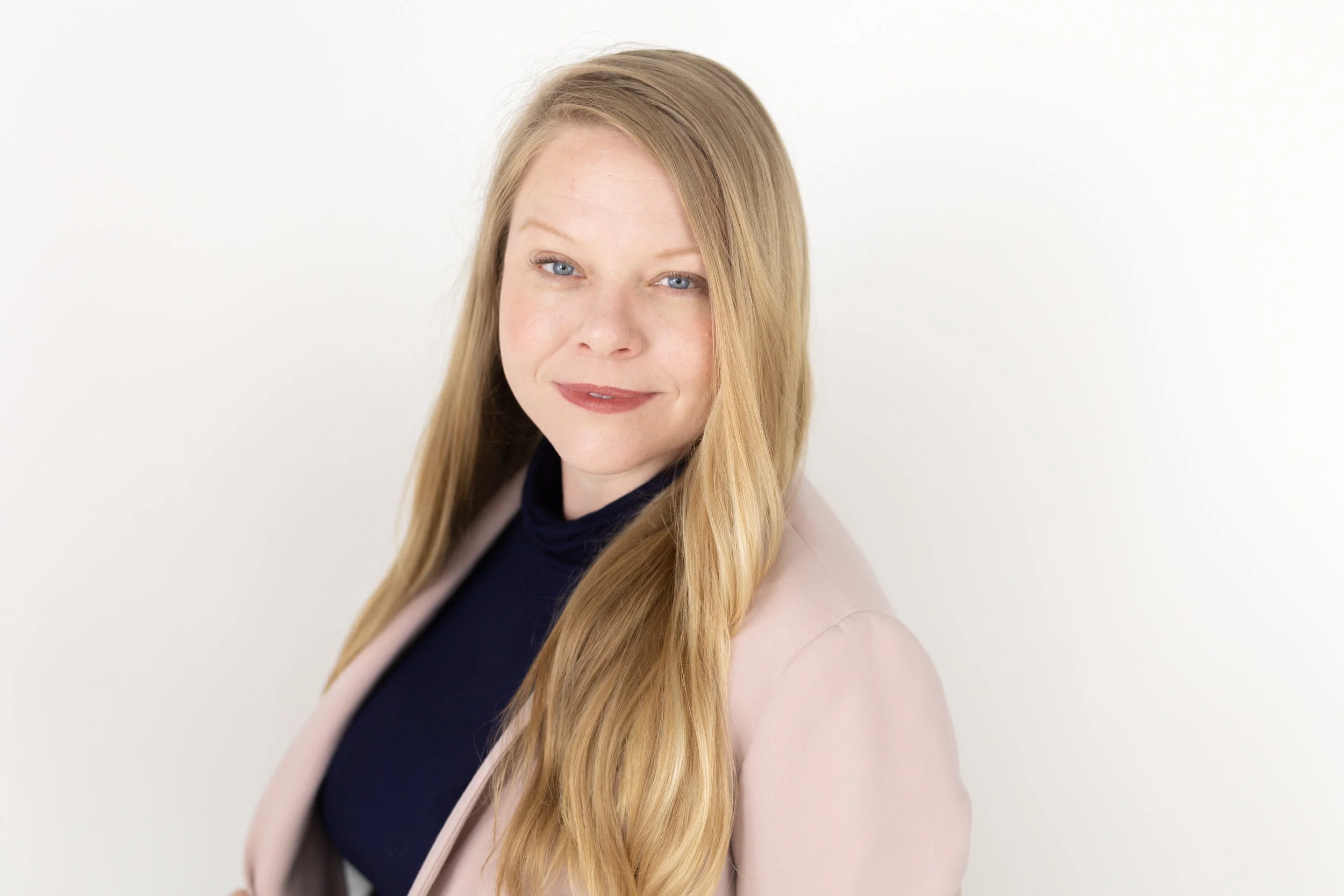 Lauren Olechna Headshot Mini Session-13.jpg