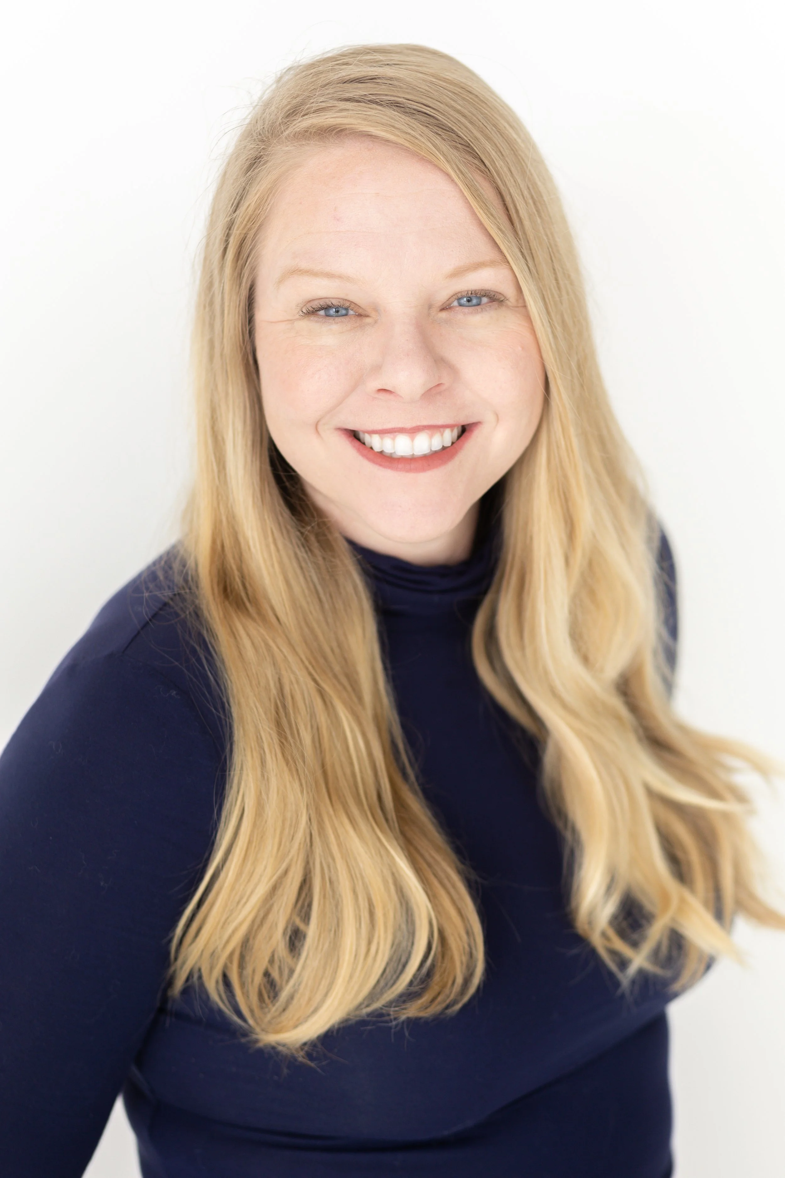 Lauren Olechna Headshot Mini Session-1.jpg