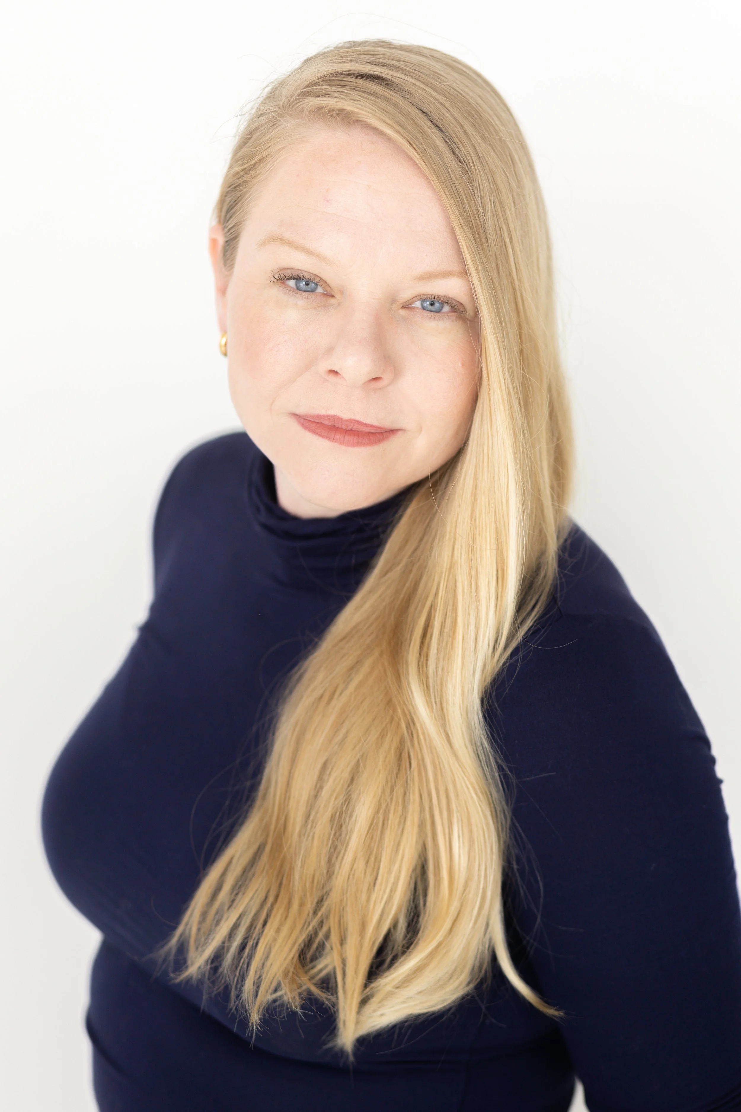 Lauren Olechna Headshot Mini Session-7.jpg