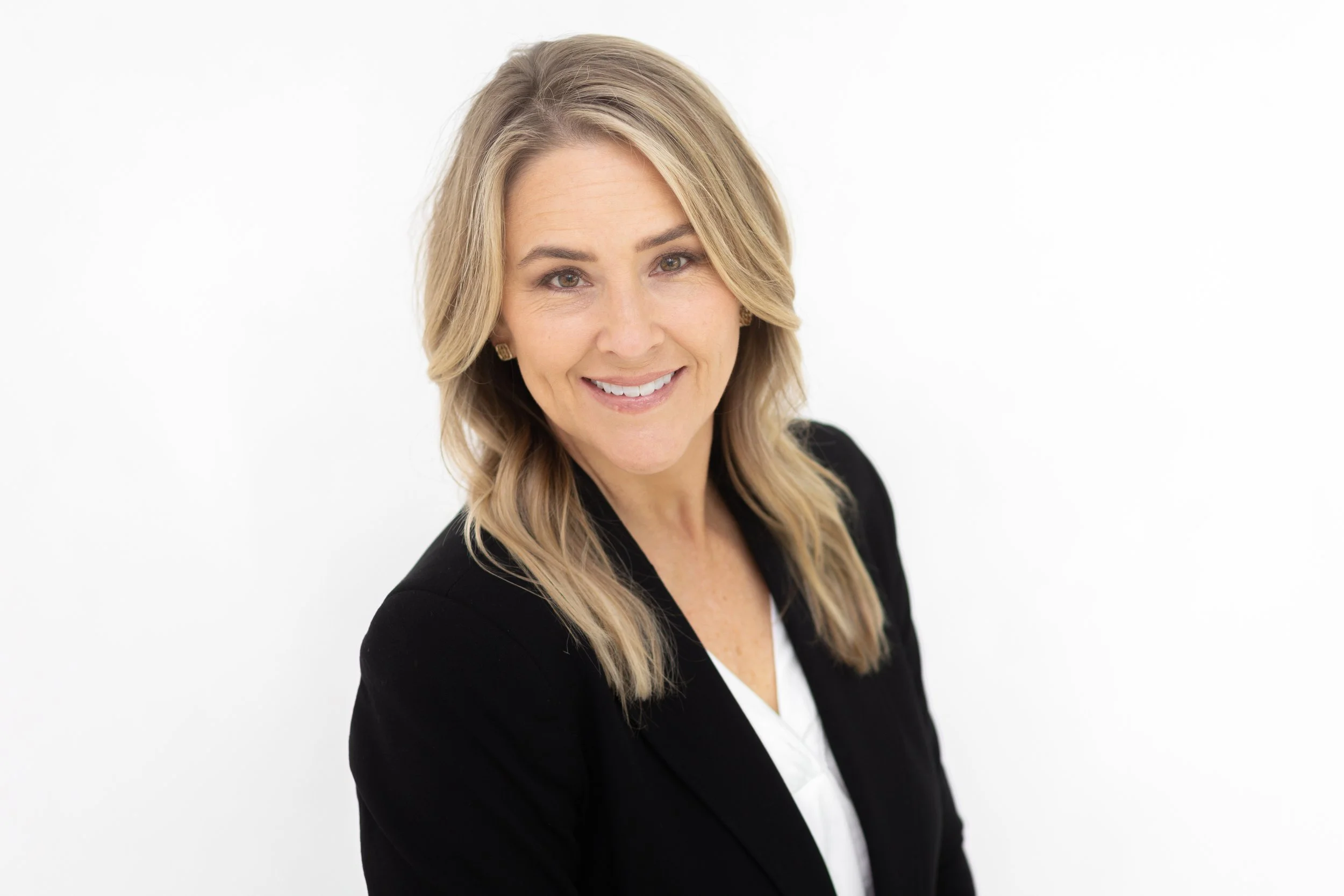 Lezlie Habern Headshot Mini Session-16.jpg