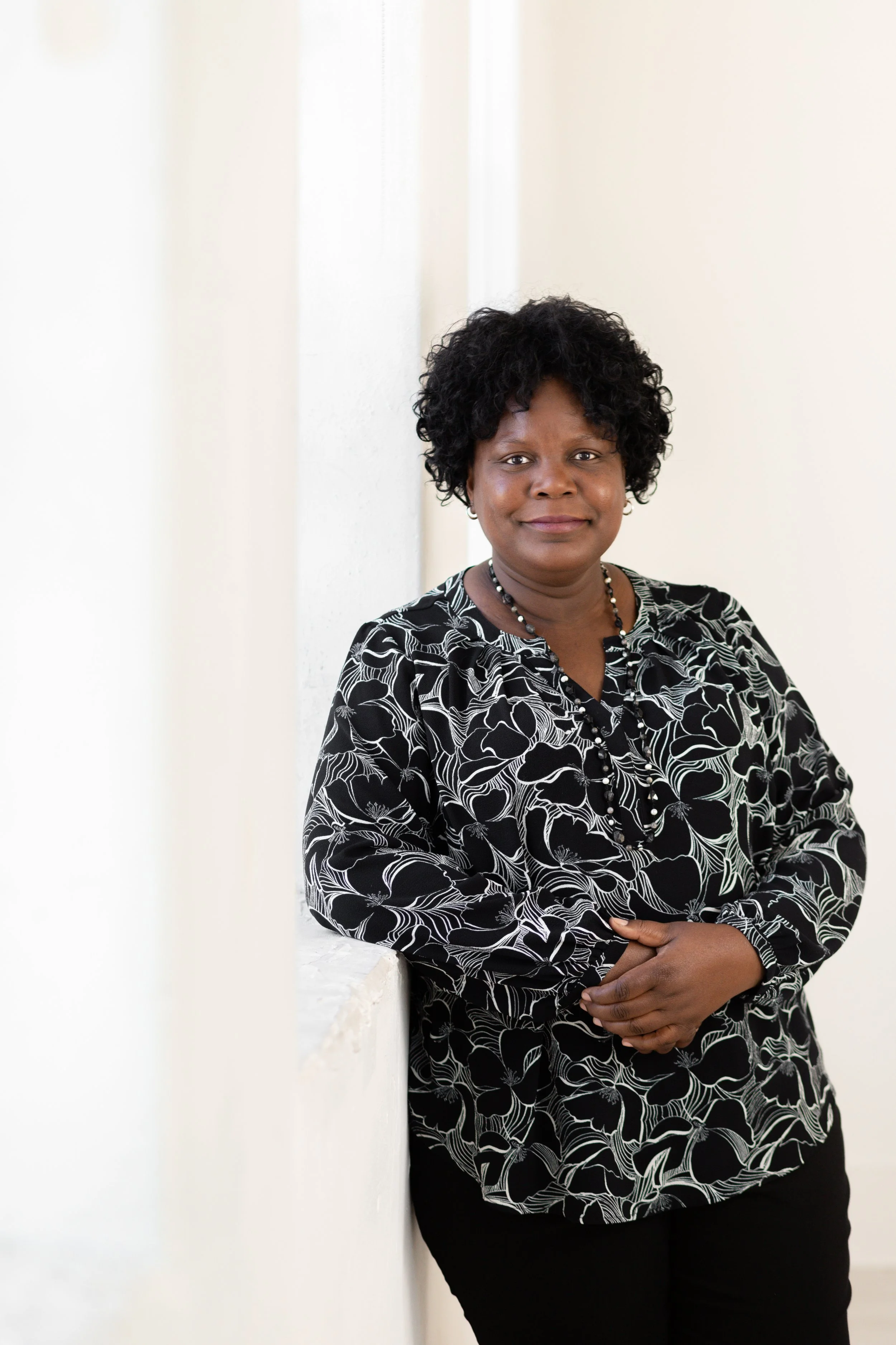 Linda Gallus Headshot Mini Session-20.jpg