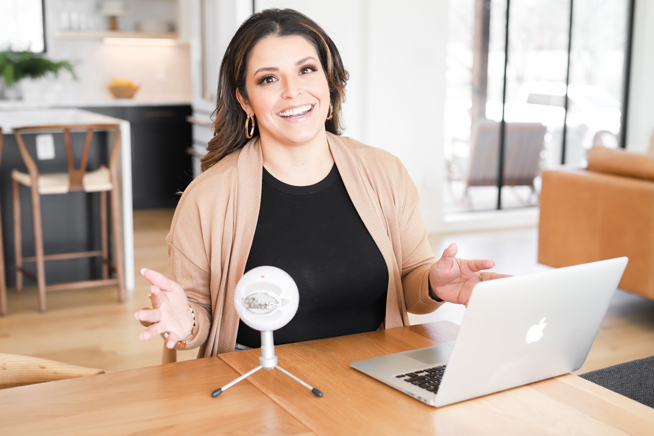 Erica Anaya Branding Session-28.jpg