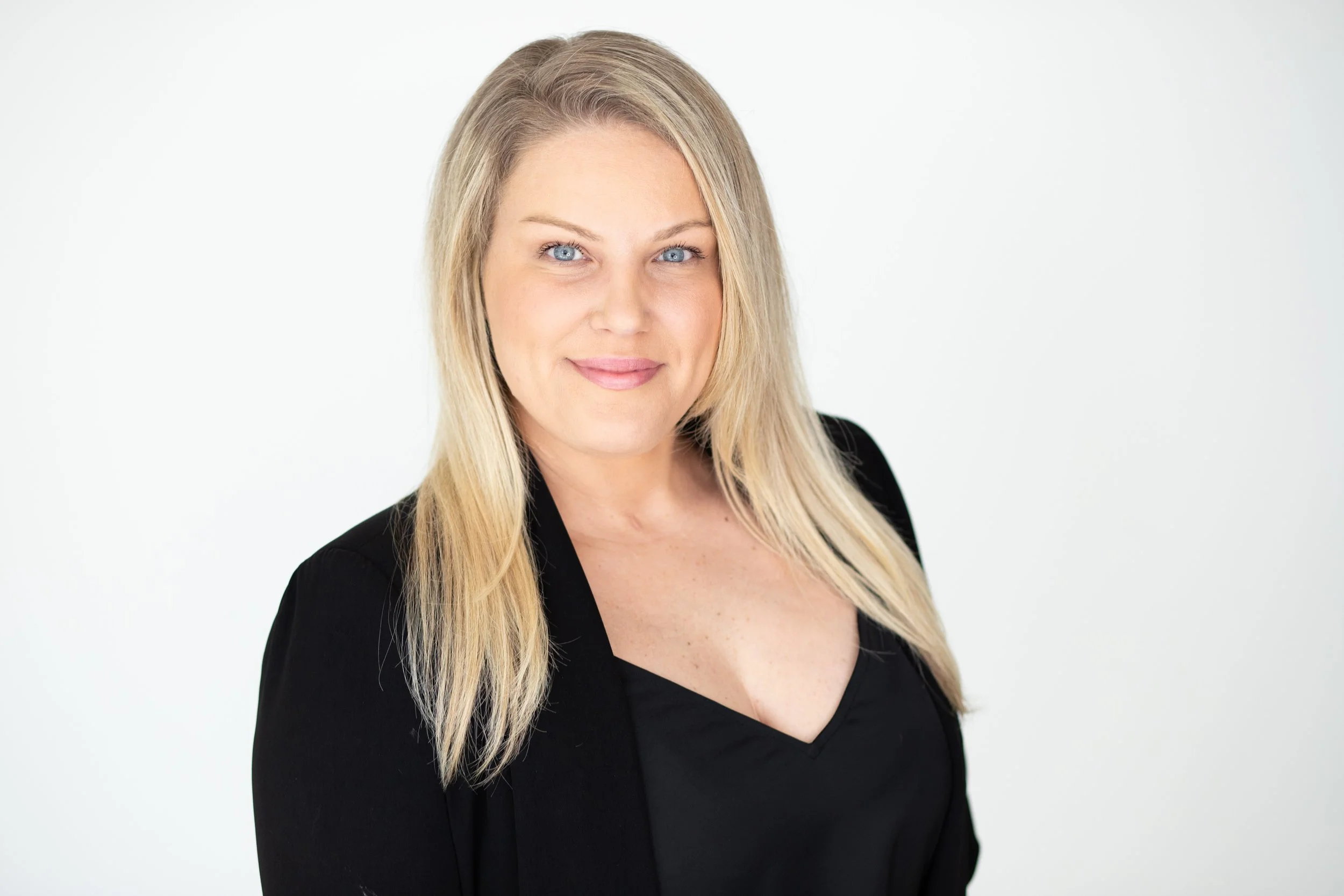 Laura Ciardetti Headshot session-3.jpg