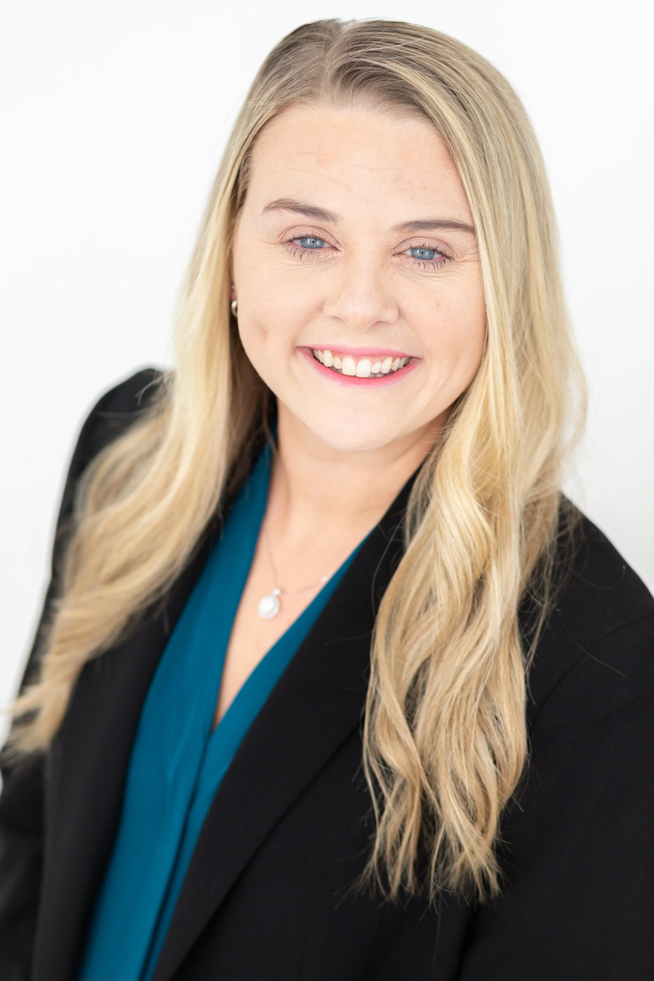 Kelsey Billings Headshot Mini Session-3.jpg