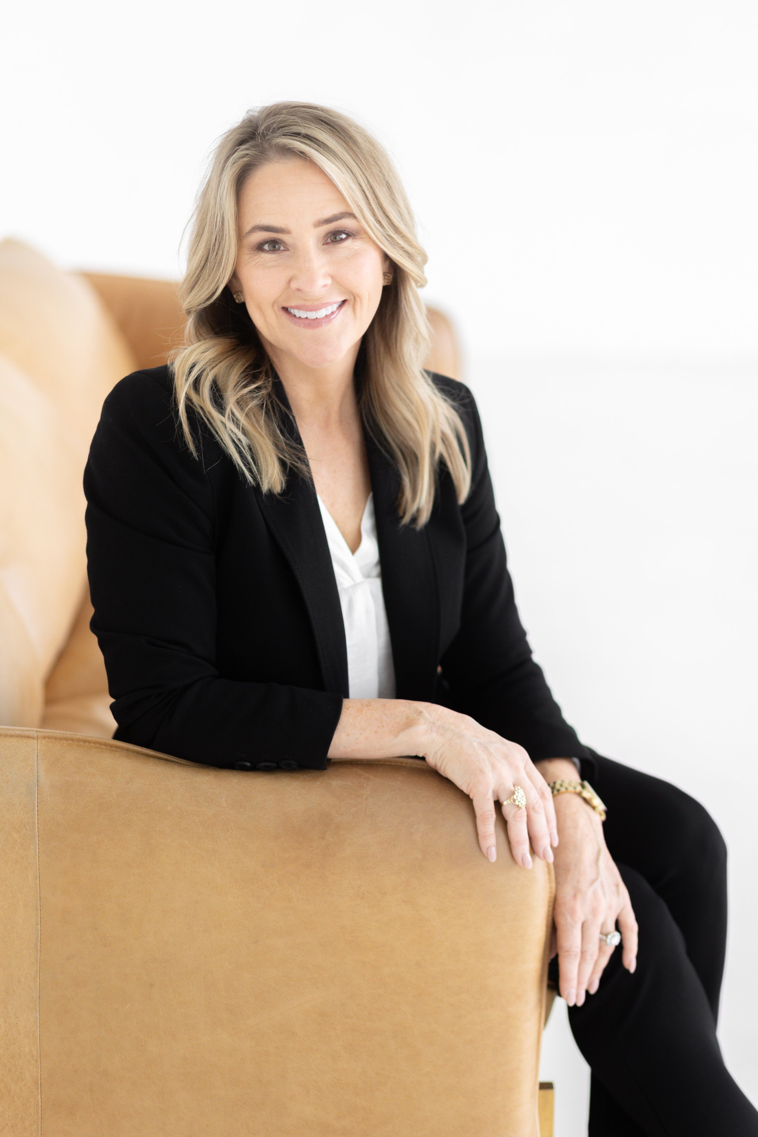 Lezlie Habern Headshot Mini Session-12.jpg