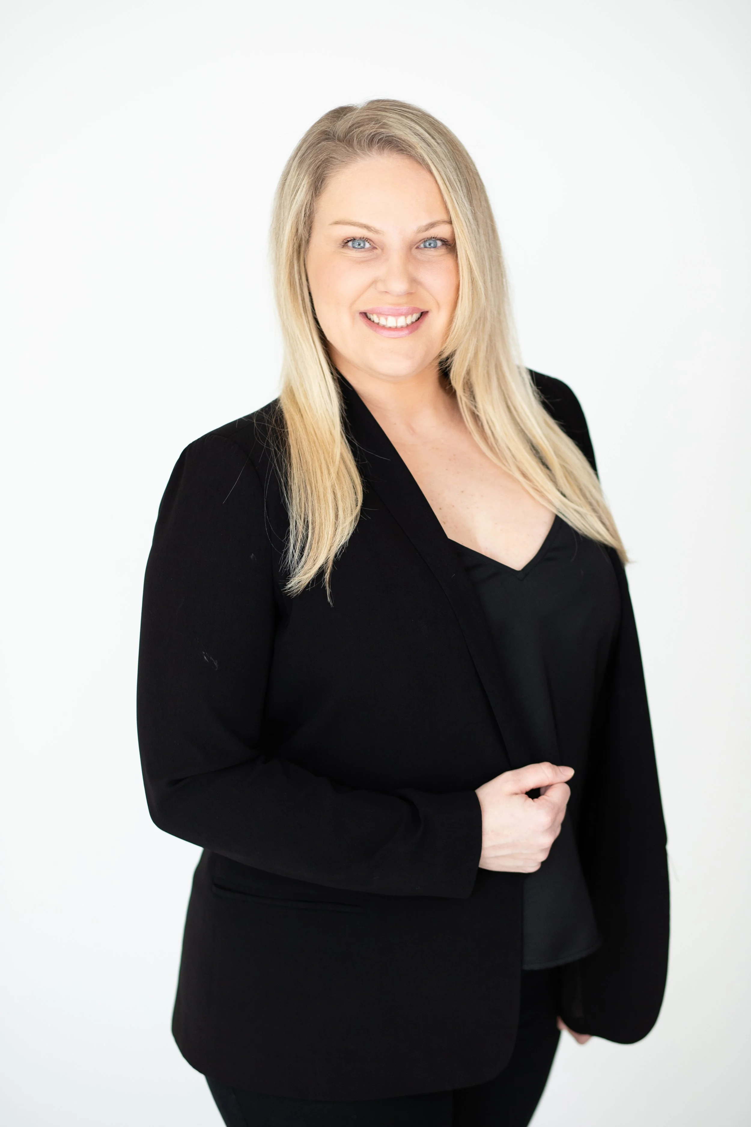 Laura Ciardetti Headshot session-7.jpg