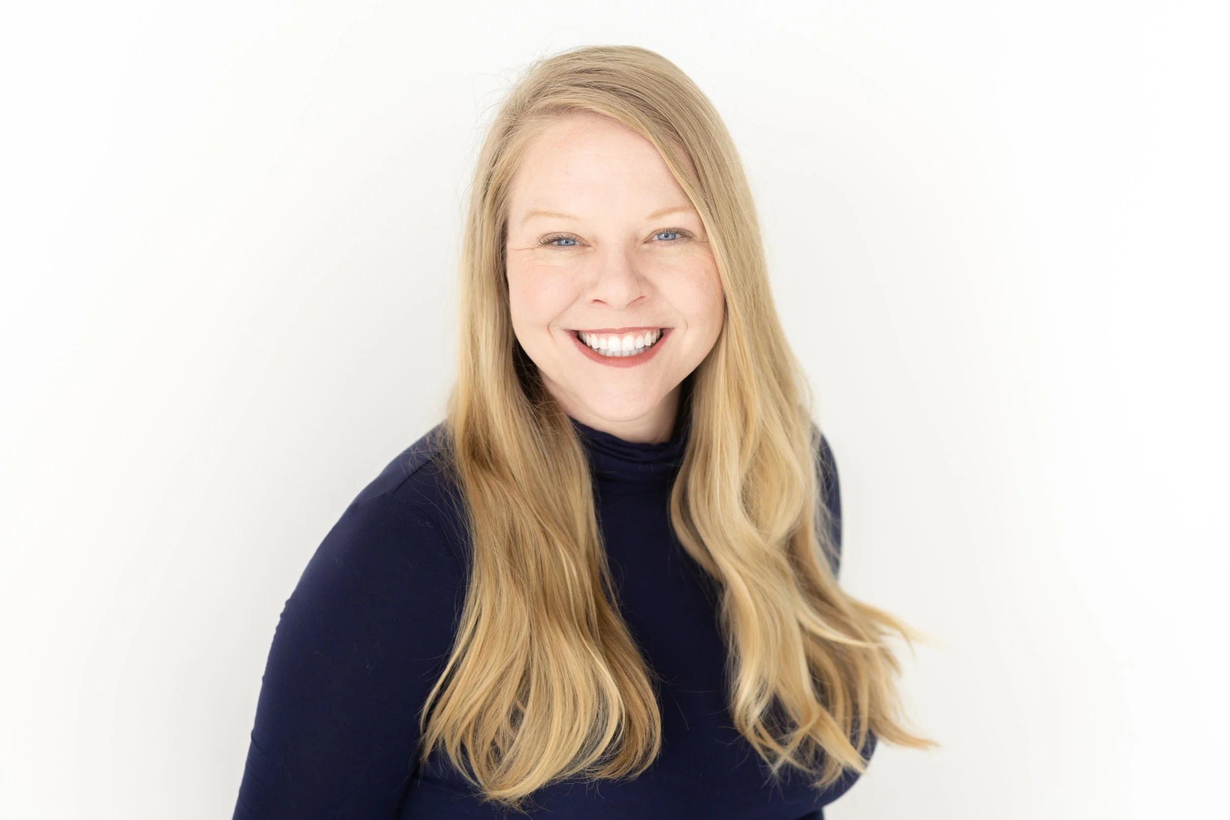 Lauren Olechna Headshot Mini Session-3.jpg