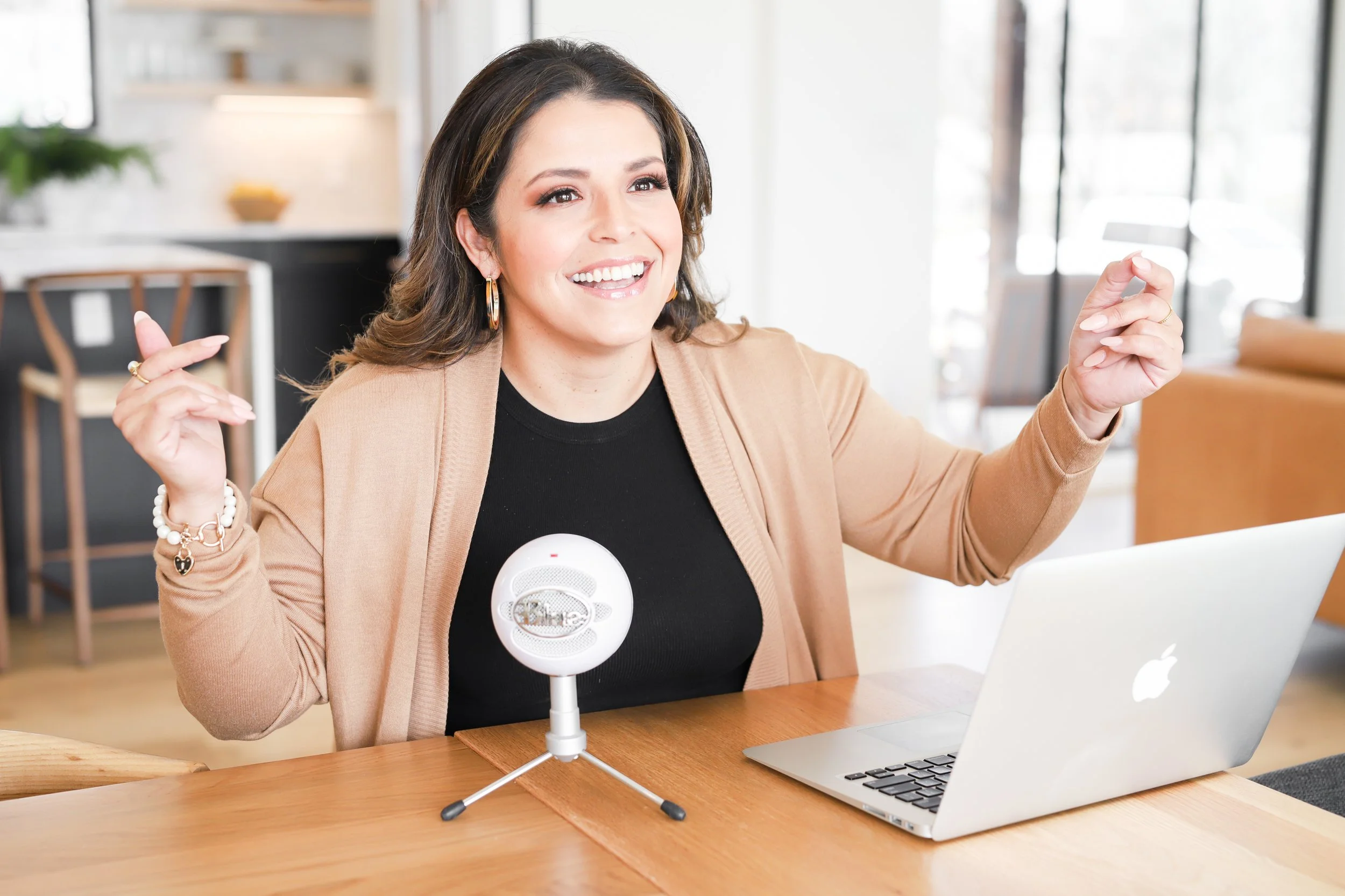 Erica Anaya Branding Session-30.jpg