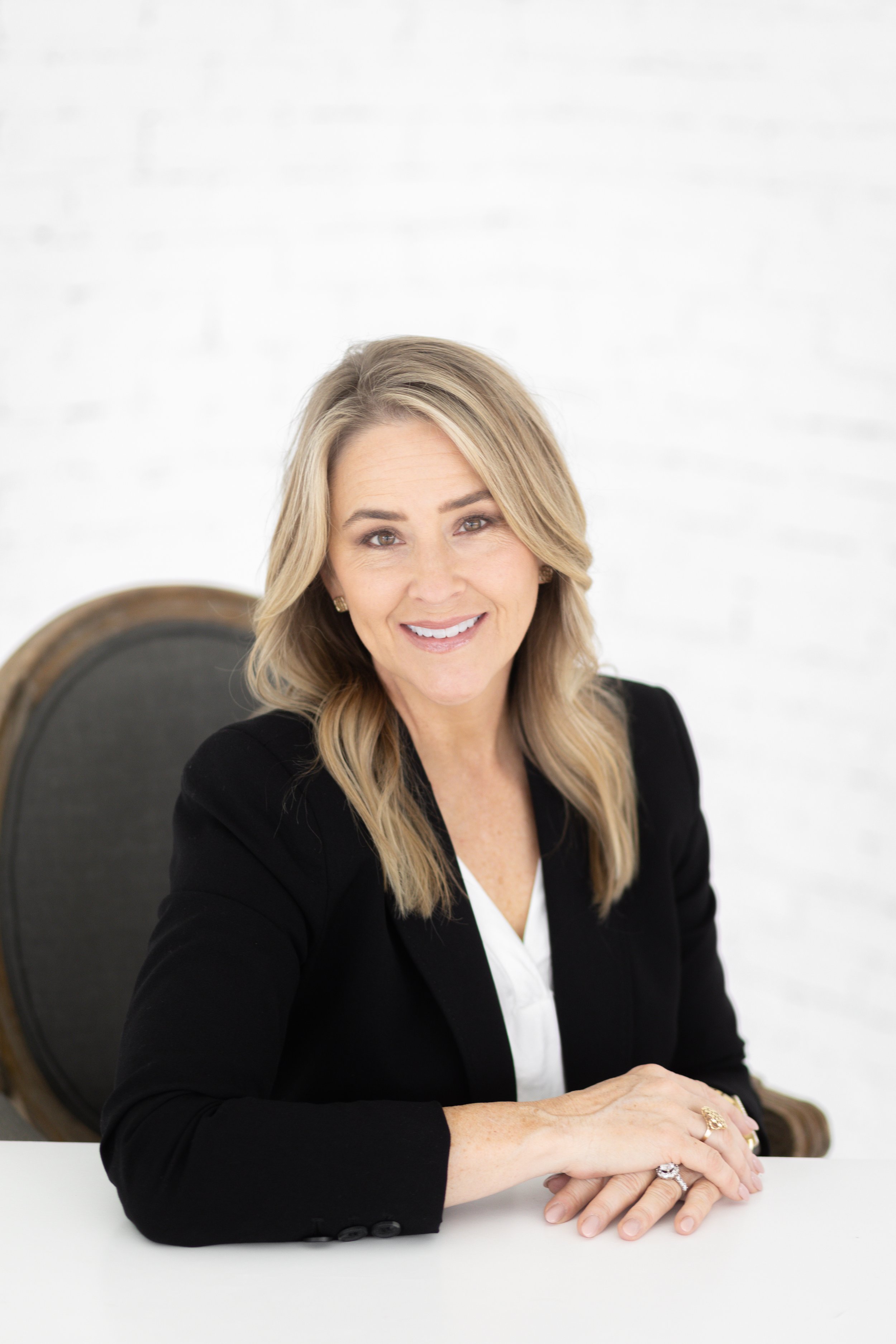 Lezlie Habern Headshot Mini Session-5.jpg