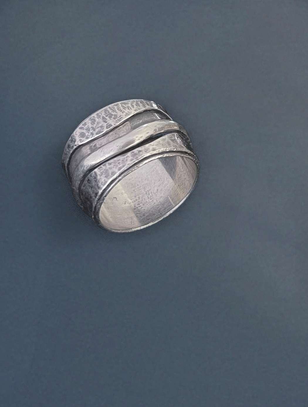 Silver ocean currents ring