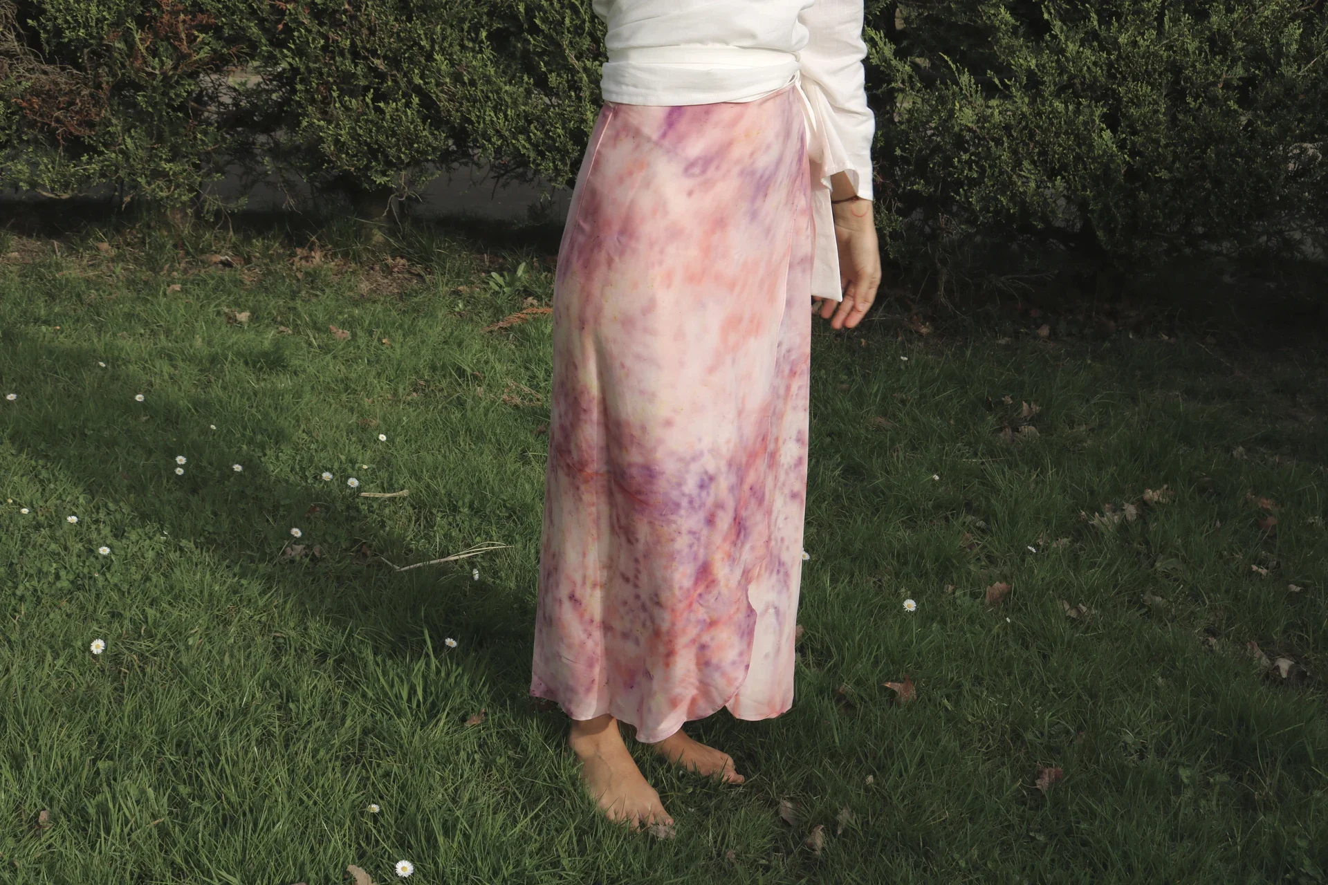 falda-prema-envolvente-estampacion-botanica-eco-print-10.webp