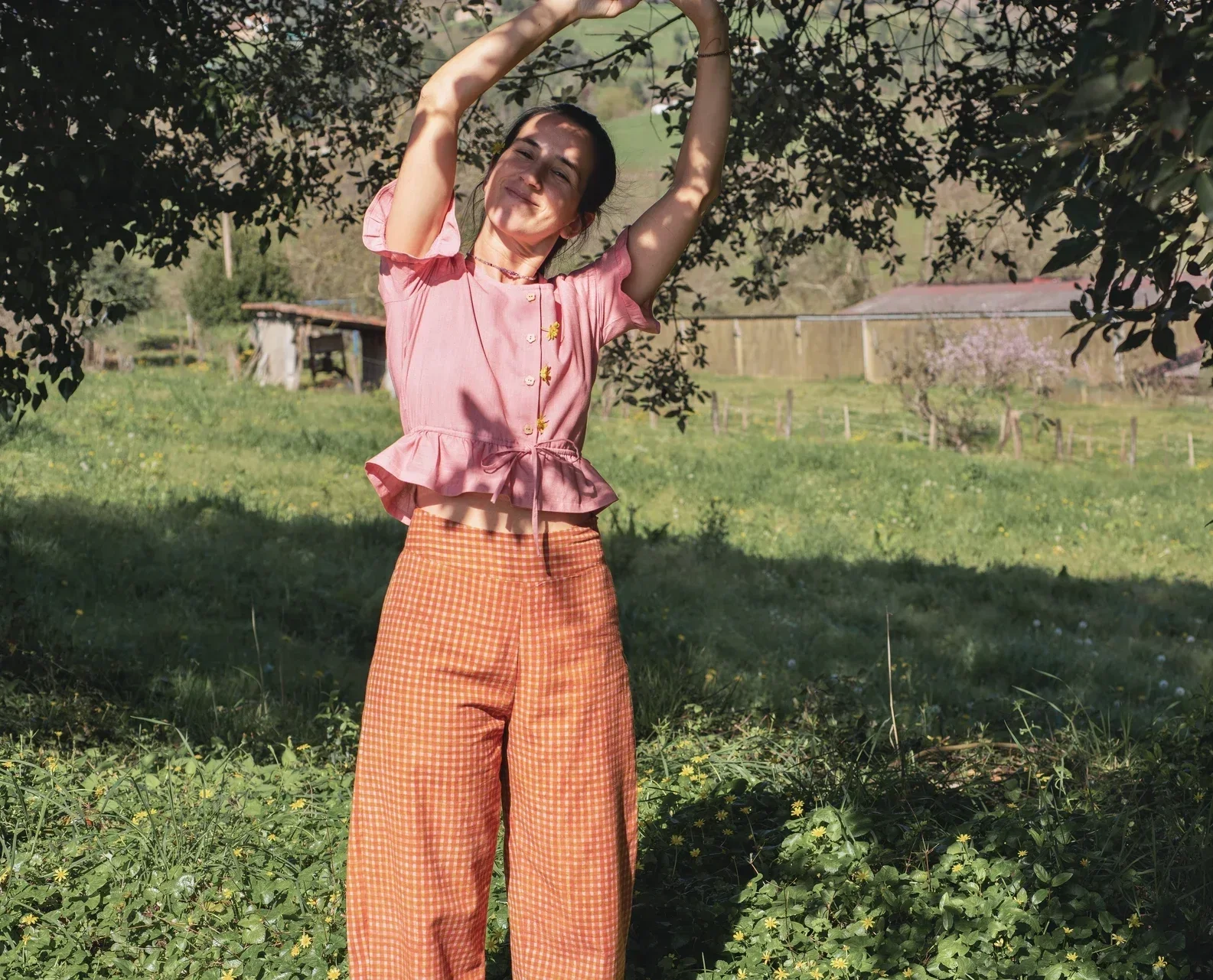 pantalon-indira-algodon-organico-estampado-artesanal-1.webp