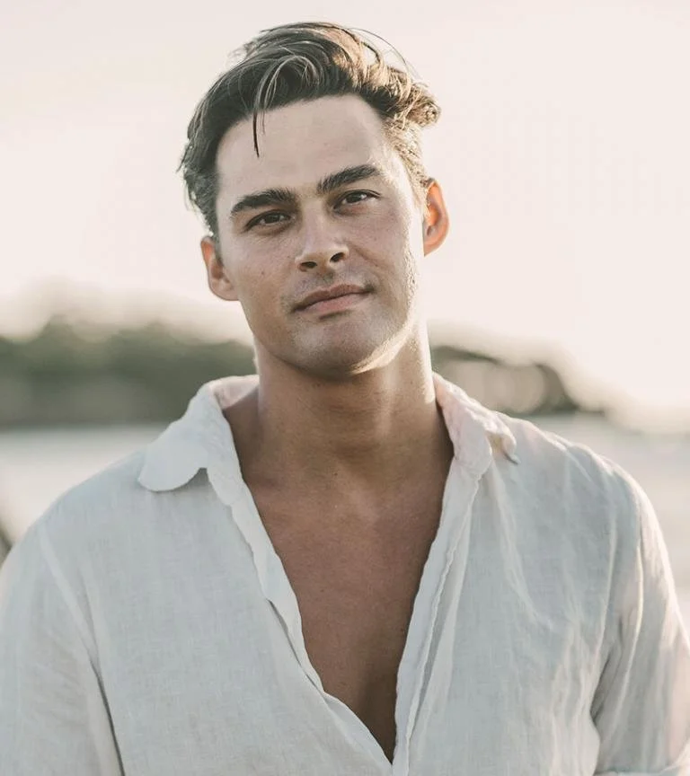 Robert Yexley, artist, retreat facilitator, guide, co-founder of creatura and unearth retreats Sept 2026