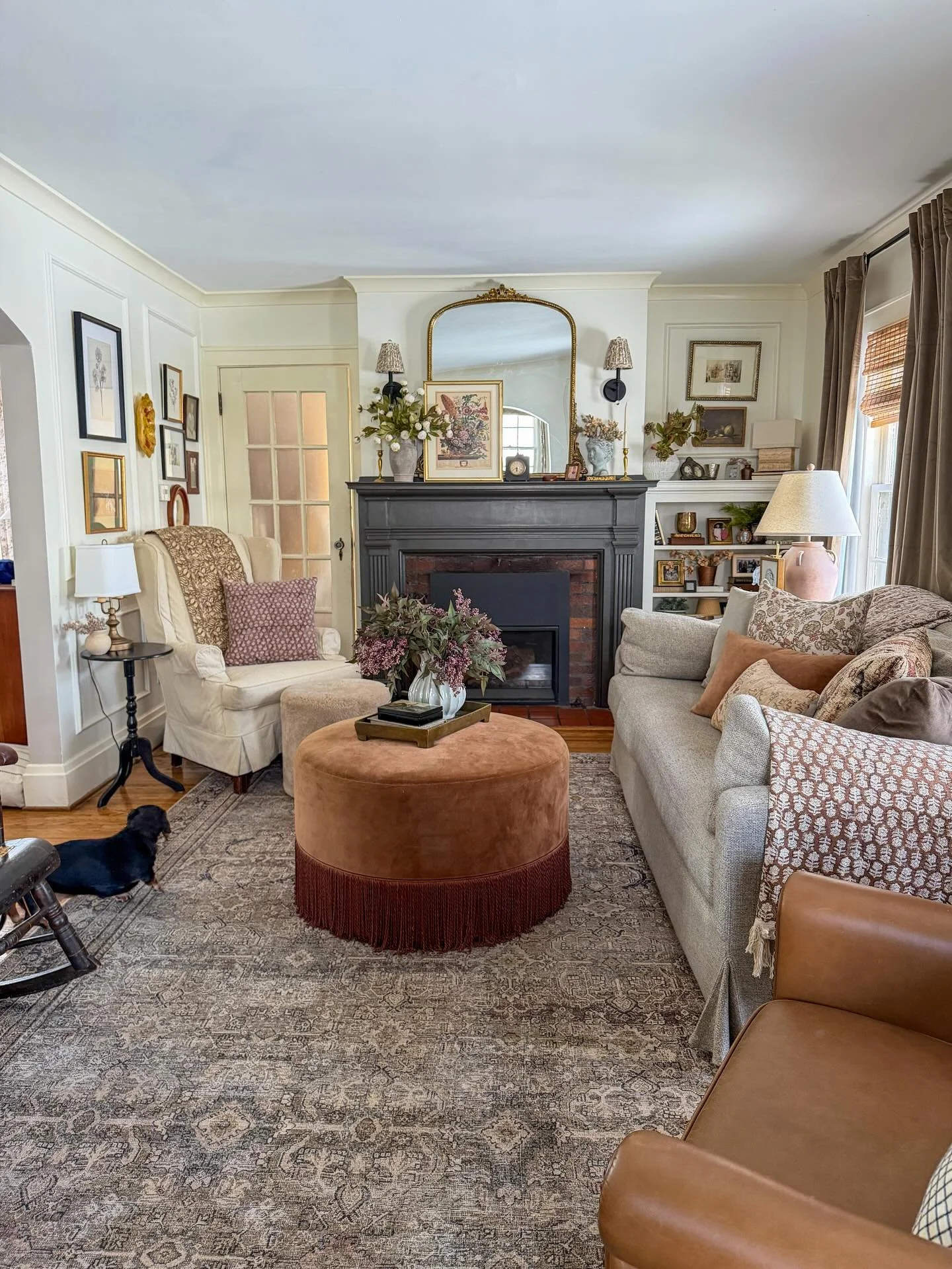 Home lately. ✨I&rsquo;m slowly bringing in things that bring me joy and actually feel like me. For the longest time, I thought I had to decorate for everyone else&rsquo;s expectations, white walls, neutral decor, playing it safe. But it always felt o