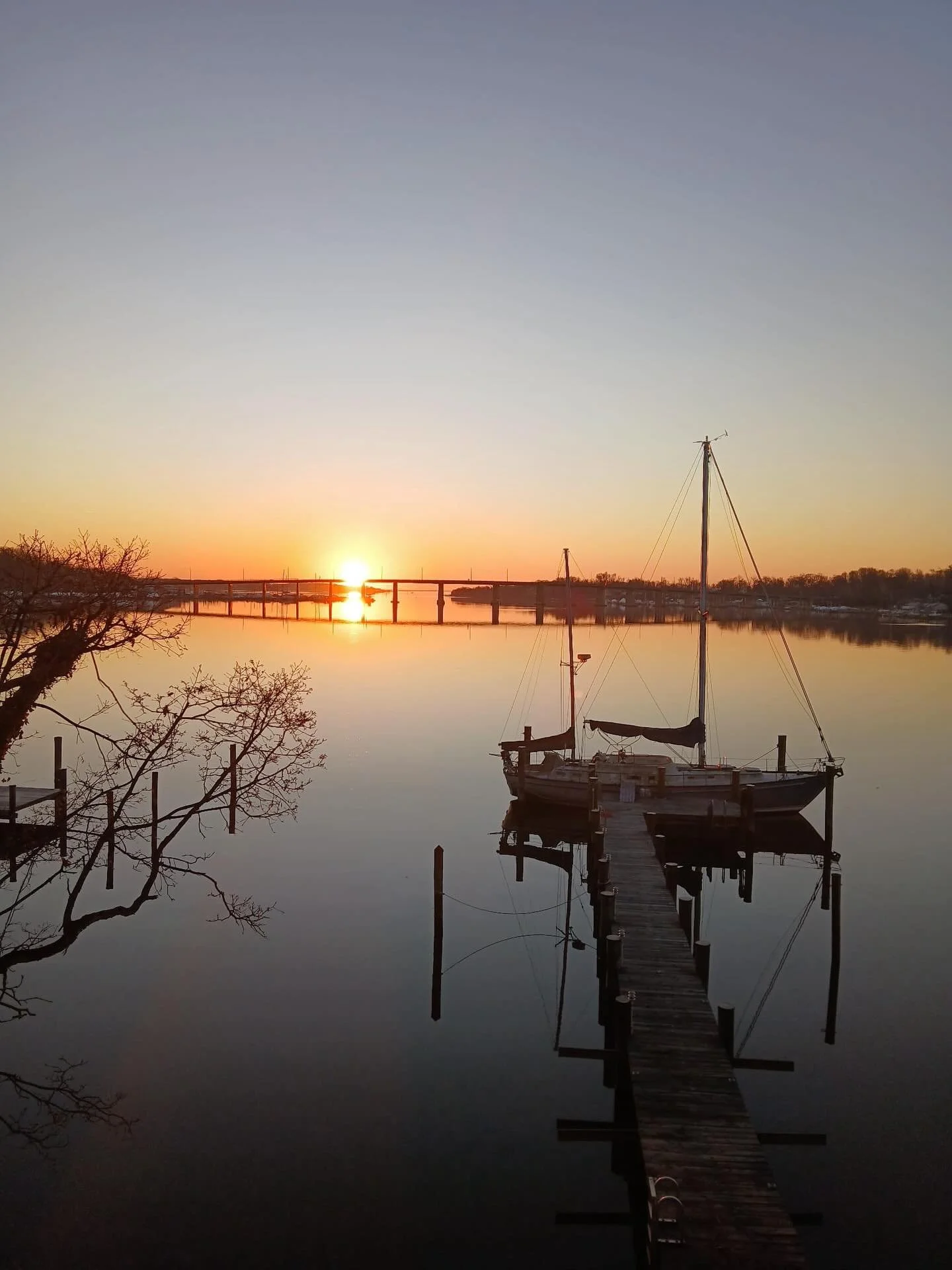 Nothing quite like an Annapolis sunrise to jump start the day! ☀️☕️

On the road back to the Golden Globe, Guy has been tapped to help fellow provisional entrant, Stephen Wraith, get his newly acquired boat race-ready for the September #ggr2026 start