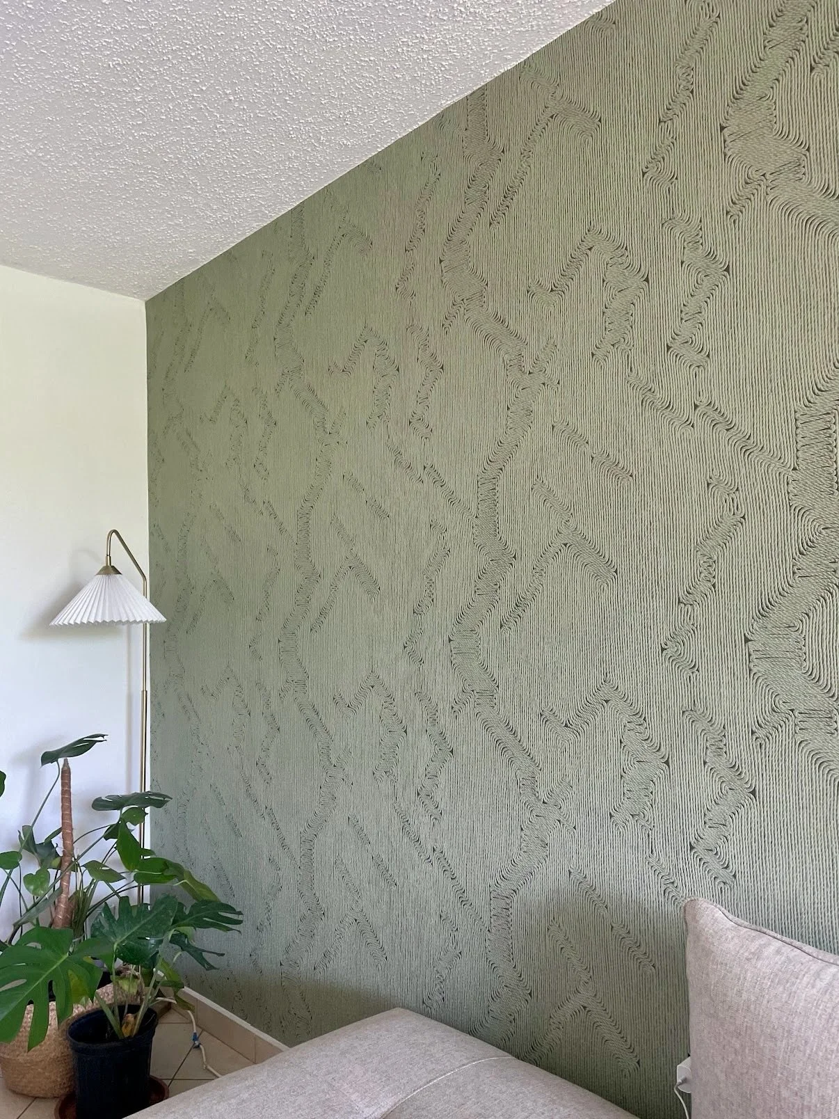 Boss said we have to post something green for St. Patricks ☘️ 

Thanks to our wonderful client, Patricia for the pics! 

Area: Living Room
Brand: @artewalls 
Collection: Manila | Edge | Olive 64523

#HacedorPRO #WallpaperInstaller #WallpaperInstallat