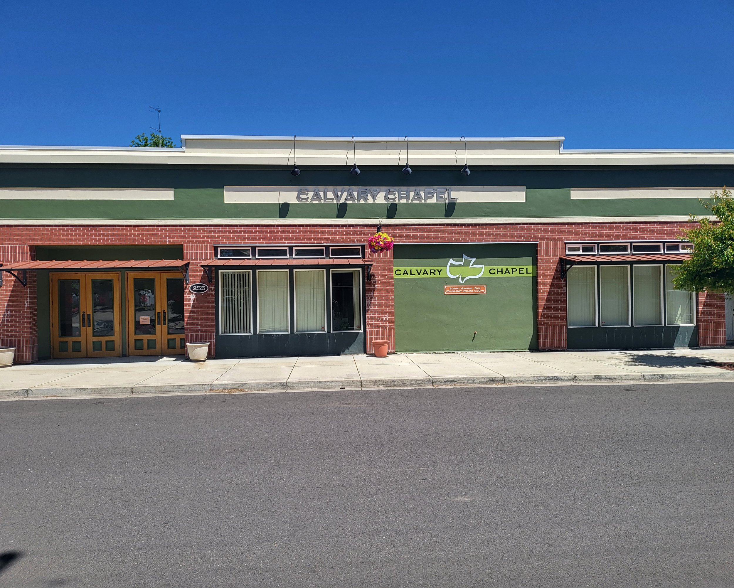 Front view of Calvary Chapel Tri-County's building with green and red brick exterior.