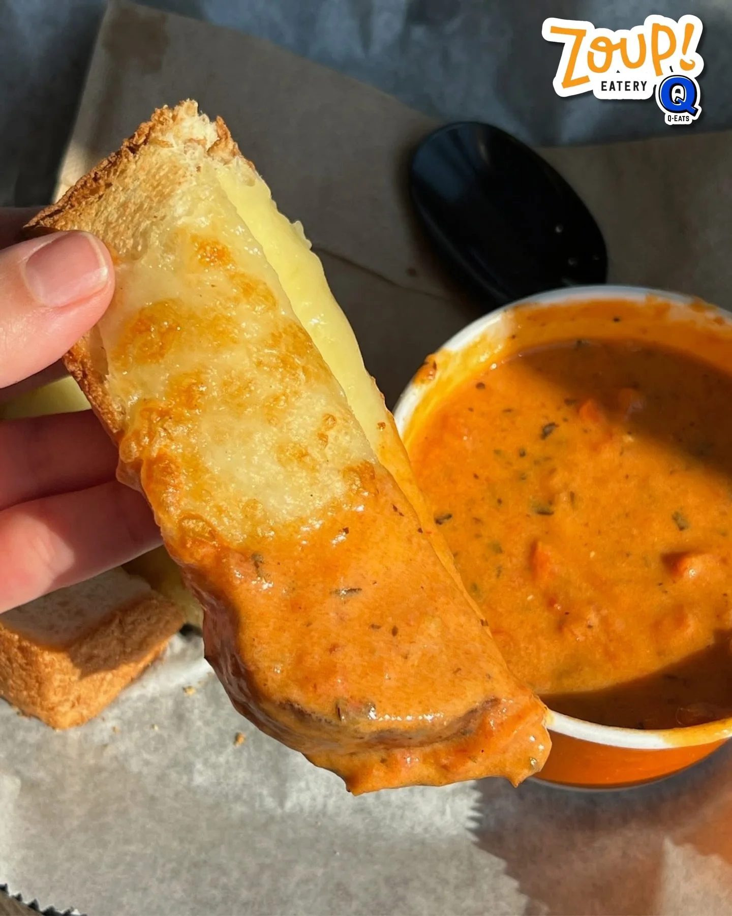 Our Grilled Cheese Dippers + creamy tomato soup = the ultimate comfort combo. One dunk and you&rsquo;re hooked! 🤤🔥

#grilledcheese #tomatosoup #lunchnearme