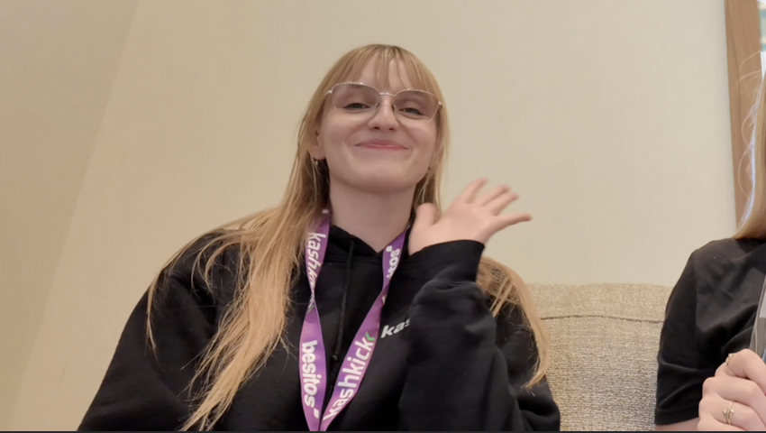 She speaks 5 languages.
And that's not even the most interesting thing about her.
Meet Giulia La Franca 👋🏼
Account Manager at KashKick, former synchronised swimmer, and the woman who already has a name for a cat she doesn't own yet.