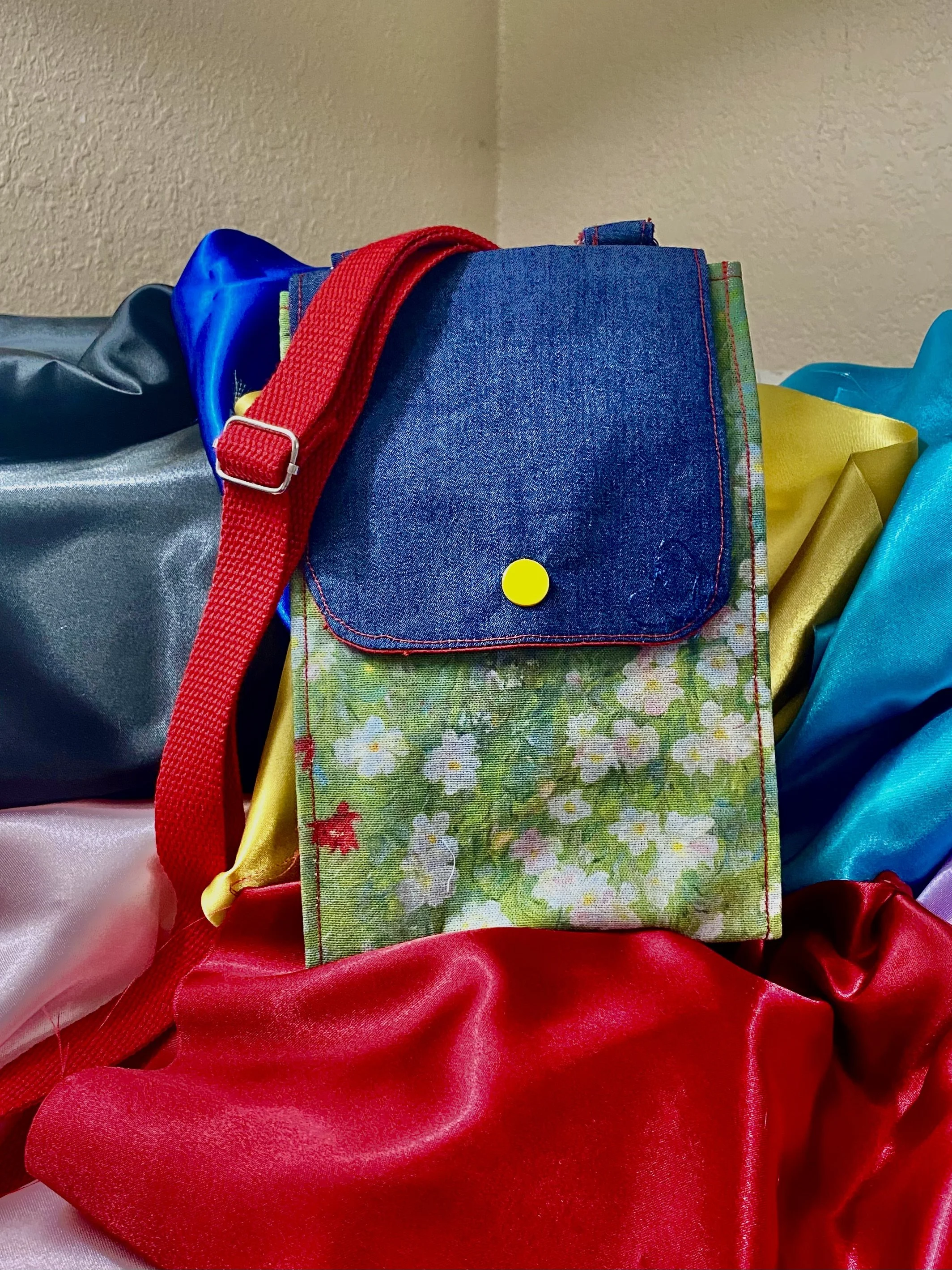 Bluejean Garden Crossbody Cell Phone Purse