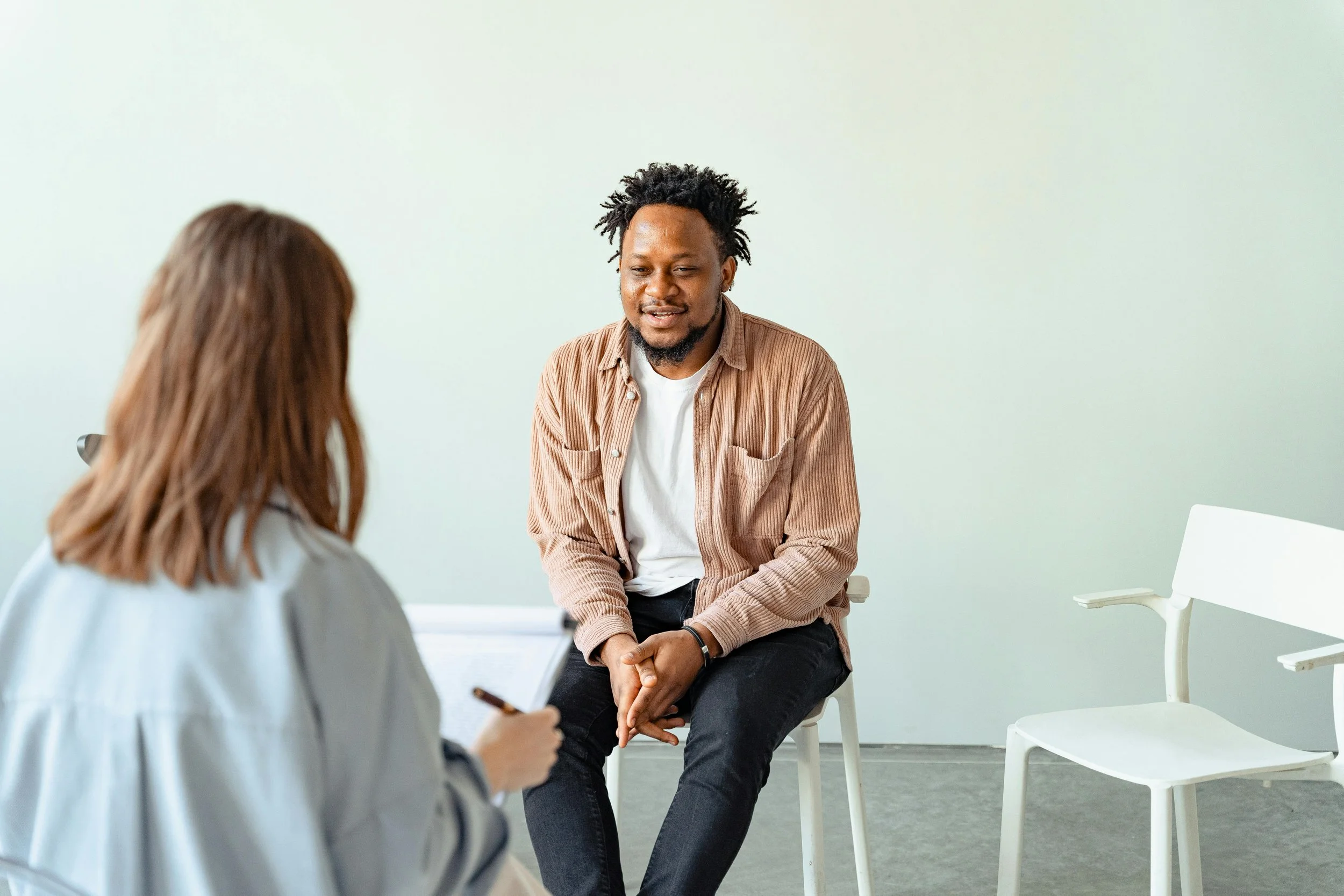 A man having a counseling session with an employee of Valley View Recovery Center