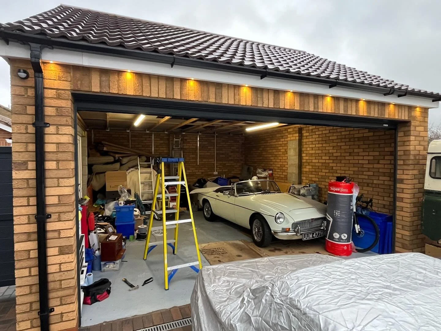 External garage lighting installed! A clean finish with PIR controlled lighting for added security and convenience.

📞 07907 718601
📧 info@churchselectrical.co.uk
🖥️ www.churchselectrical.co.uk

#churchselectrical #electricalinstallations #electri