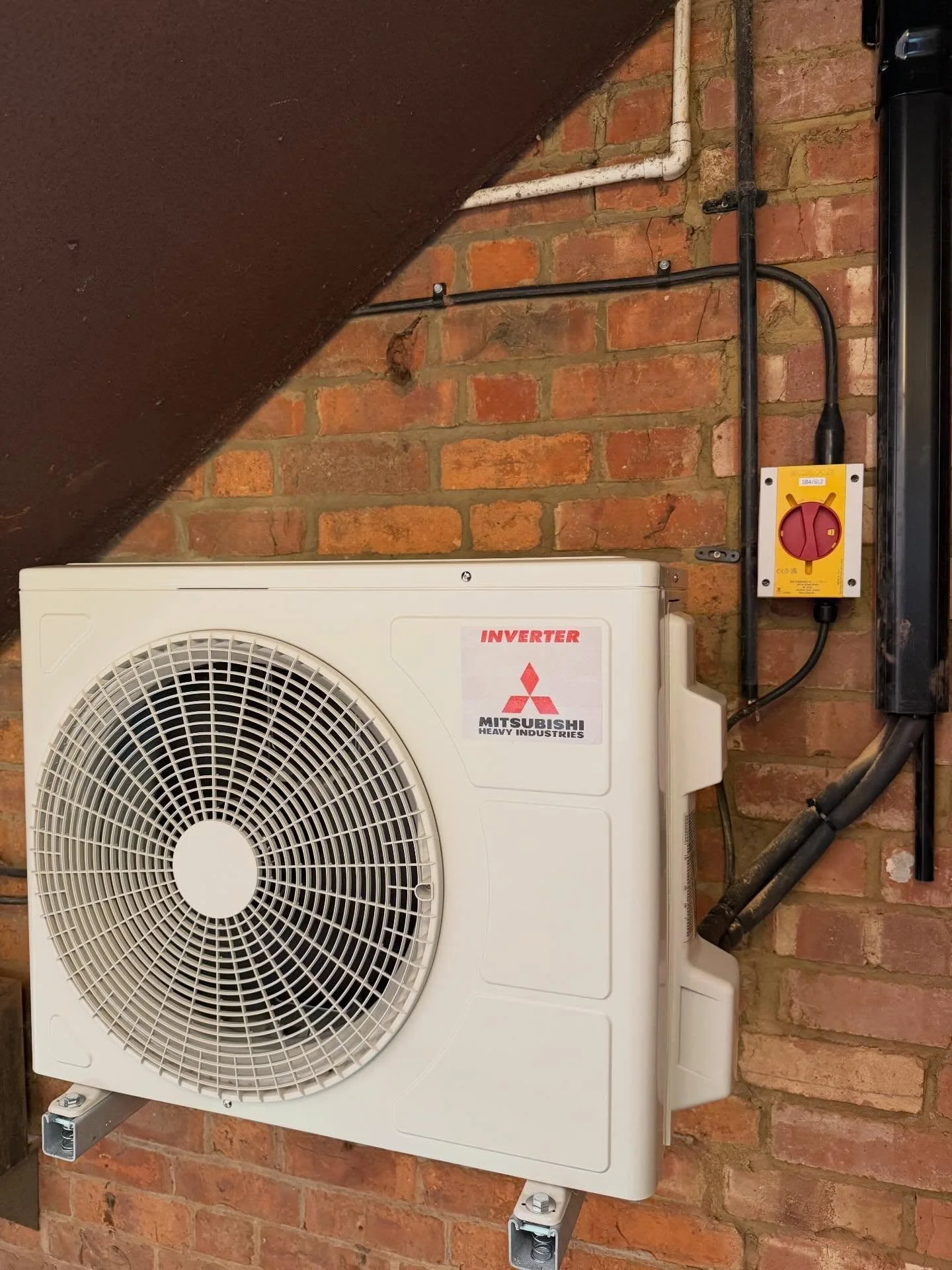 One of our longest-standing customers, @mcmanuspubs is getting ready for the summer with the installation of 6 new air conditioning units at one of their venues. 

Our team took care of the electrical works, pulling in 4 &times; 16 amp supplies and 2