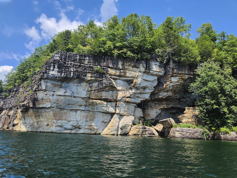 climbers trail to coliseum.png