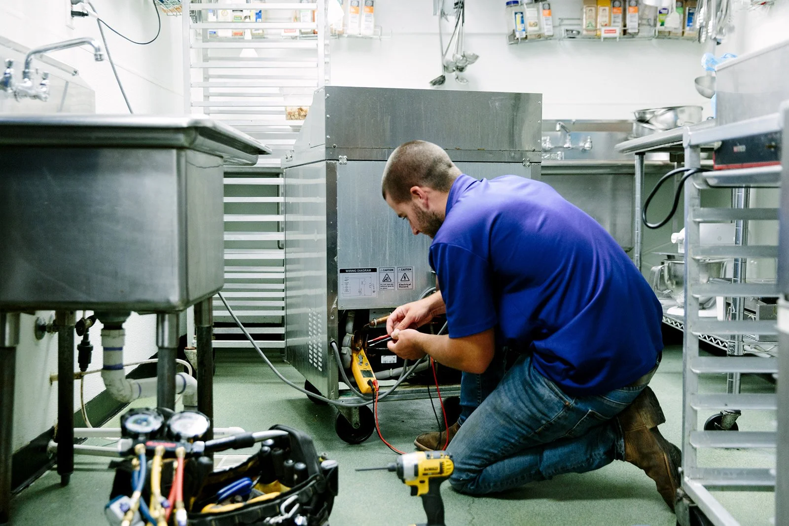 AIRCON's routine maintenance ensures equipment is kept running at optimal efficiency