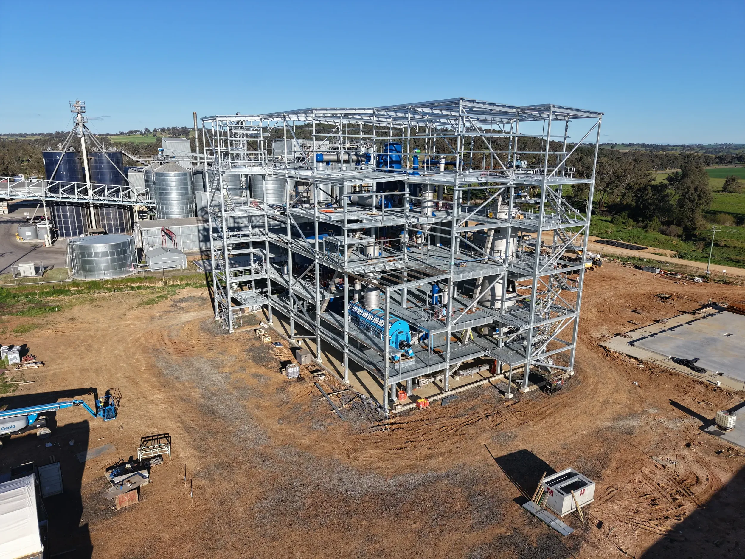 msm-milling-aerial-steel-processing-tower-beside-grain-silos-01.webp