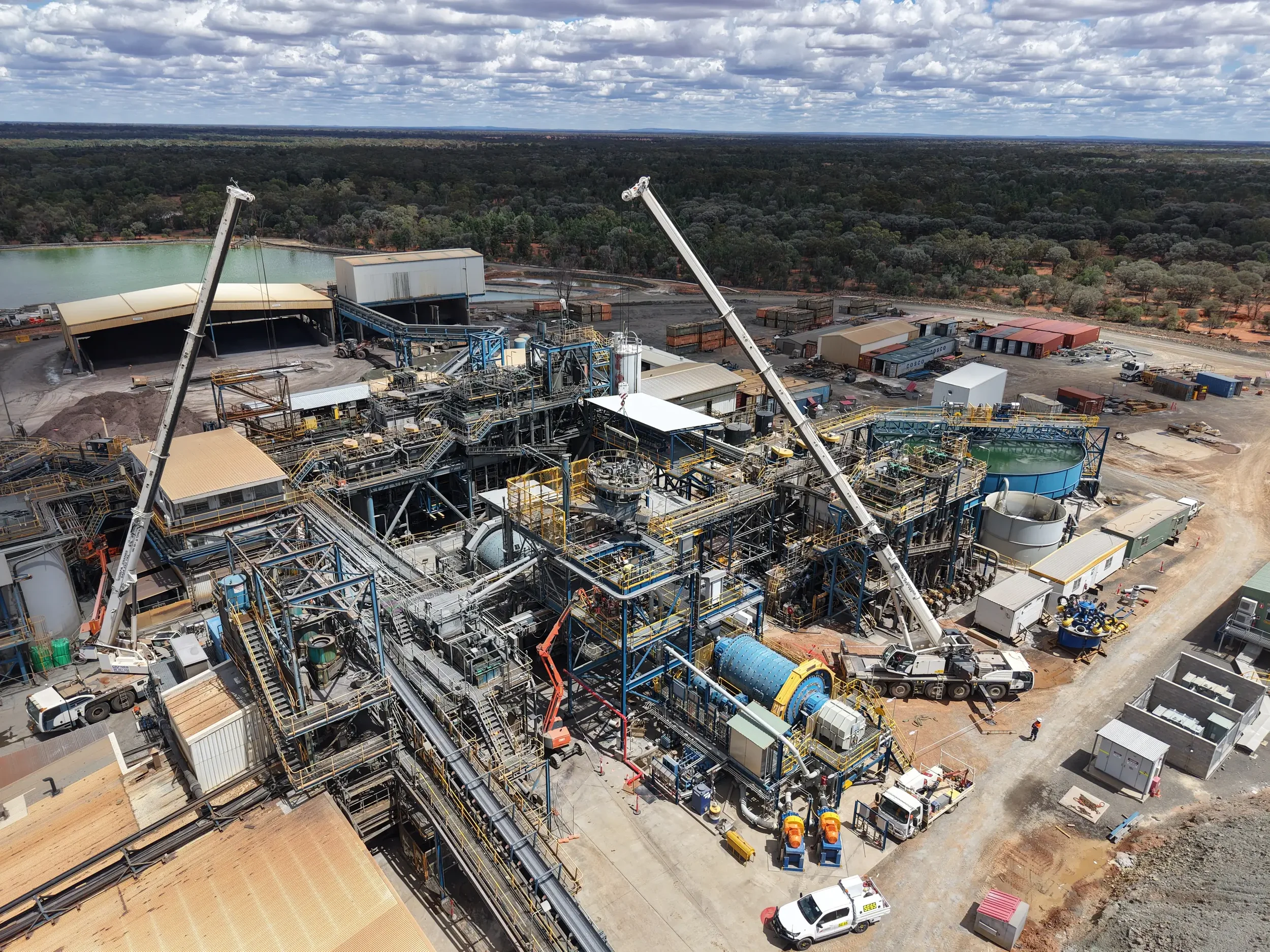 cobar-optimisation-ball-mill-dual-crane-lift-at-processing-plant-01.webp