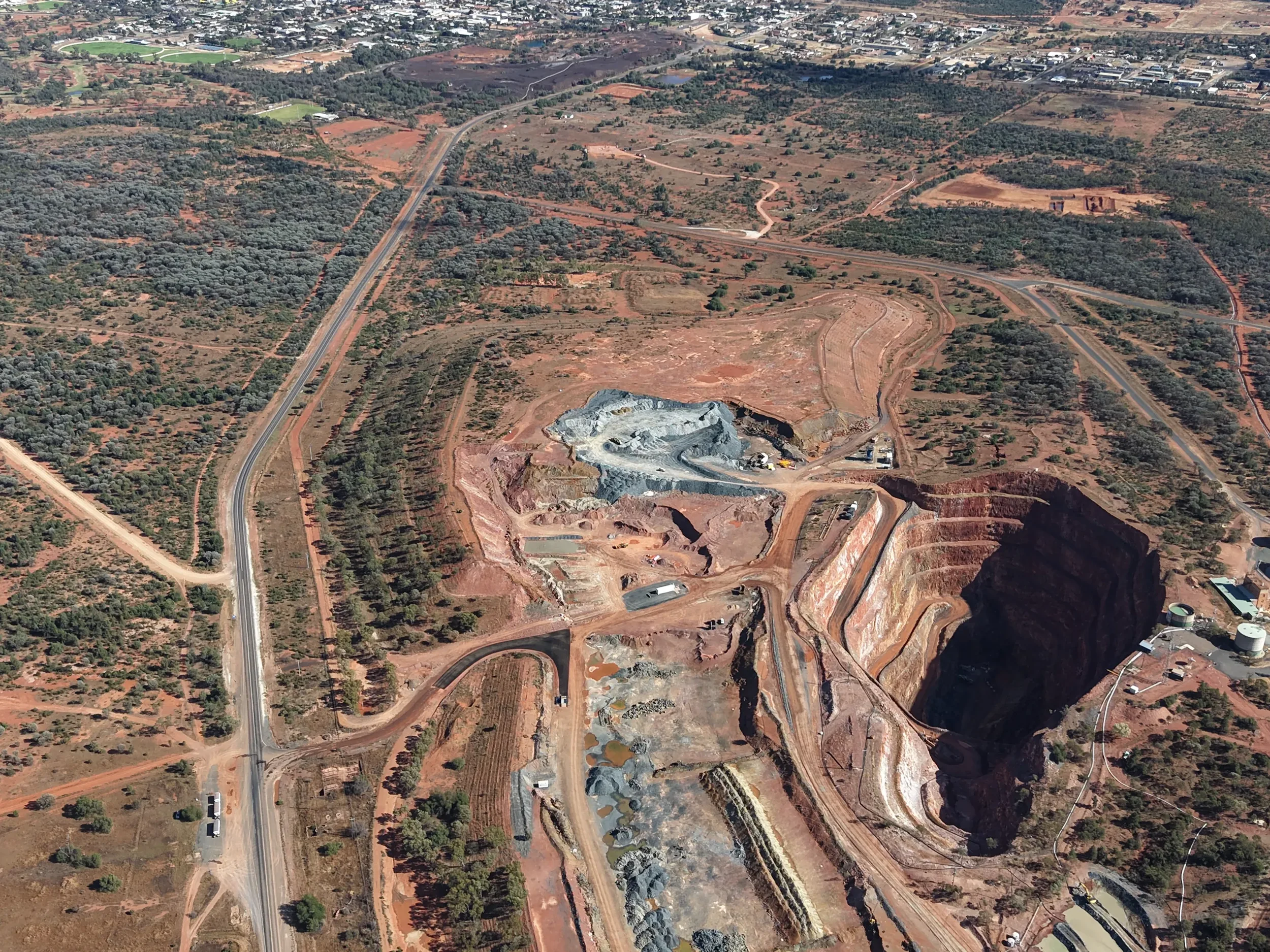 great-cobar-aerial-open-pit-and-mine-site-overview-03.webp