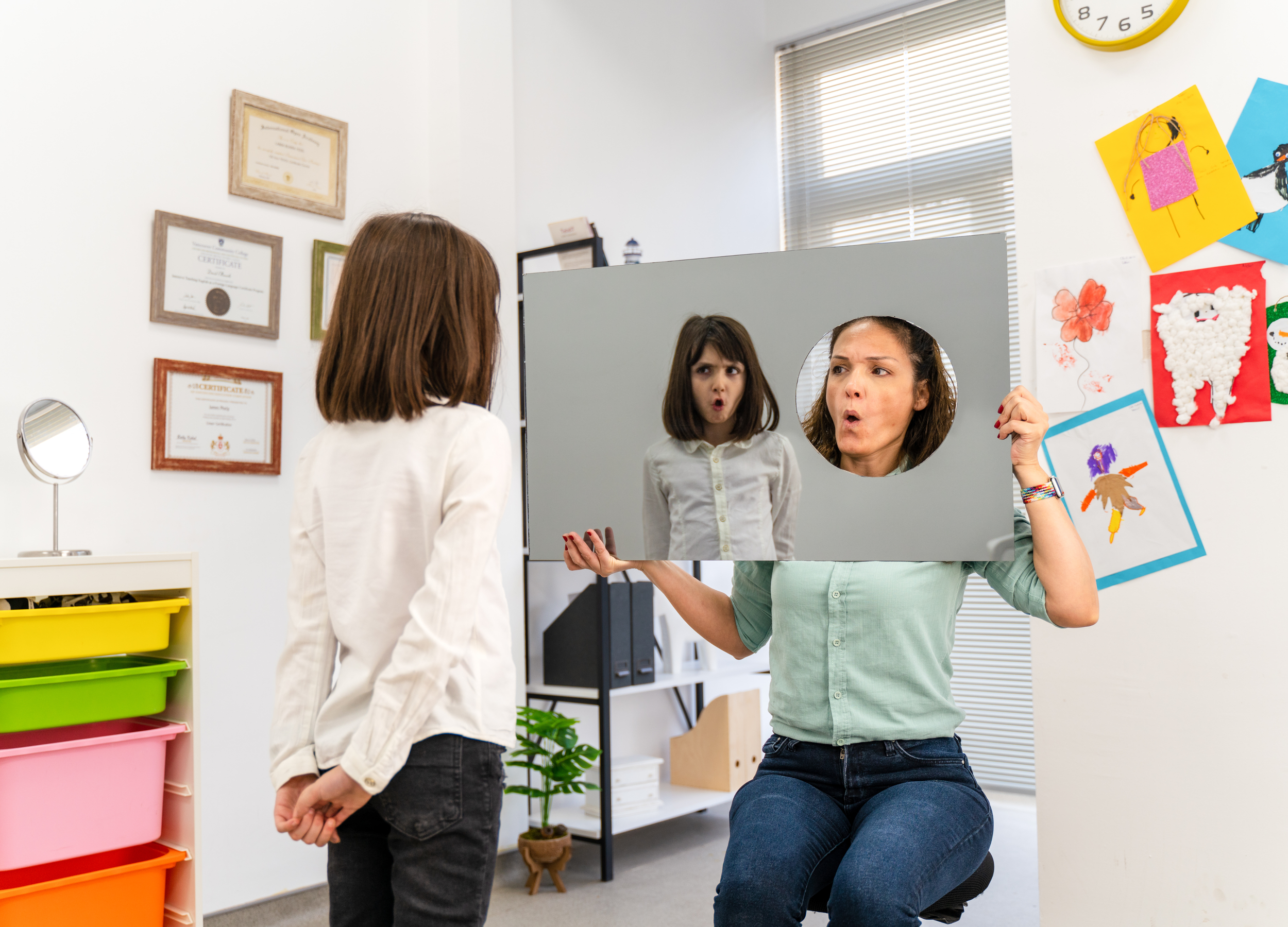 SLP and child working on articulation, speech therapy, language therapy, Jacksonville