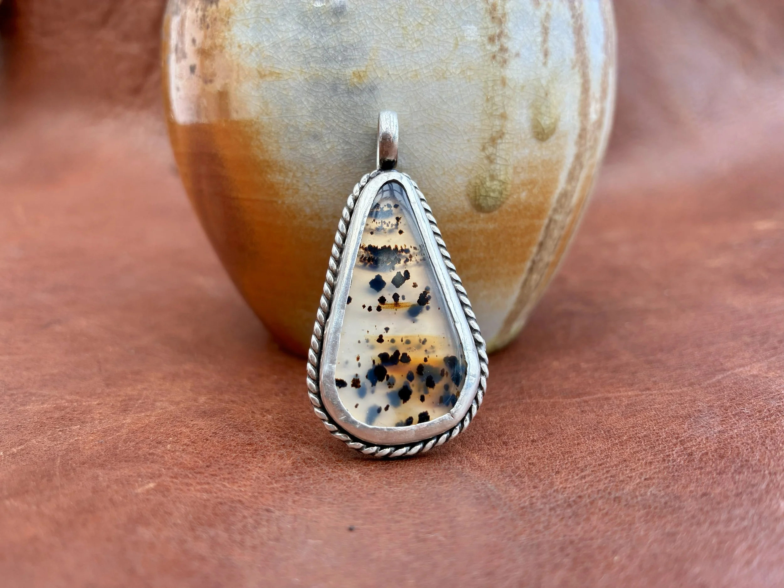 Large teardop agate pendant.jpg