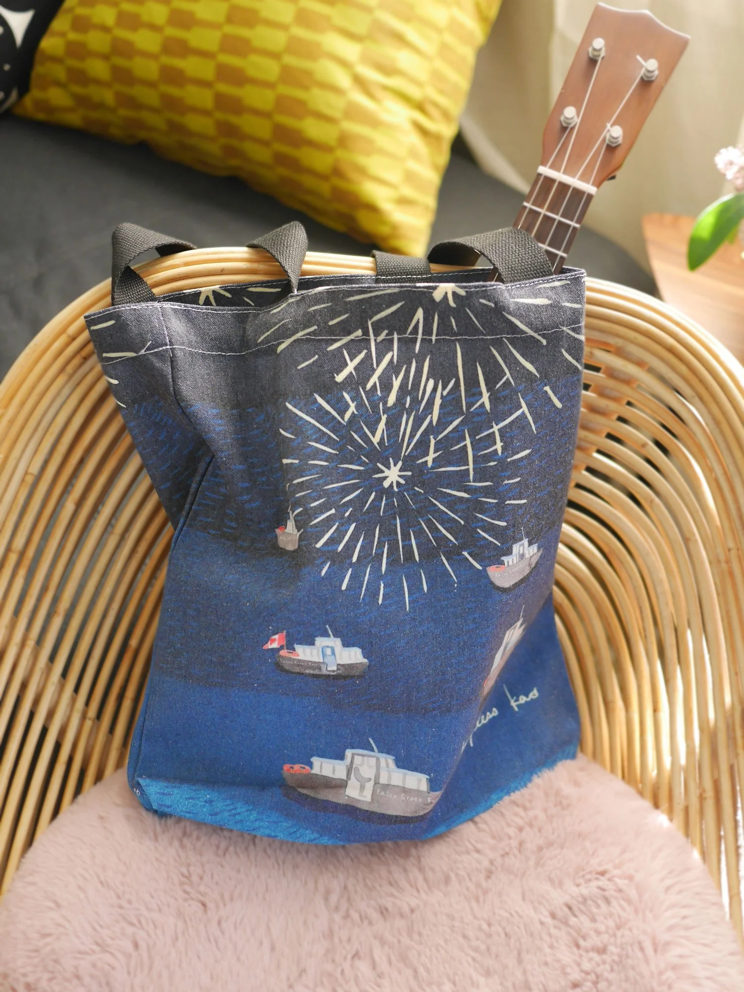 Tote bag – resting on the sea