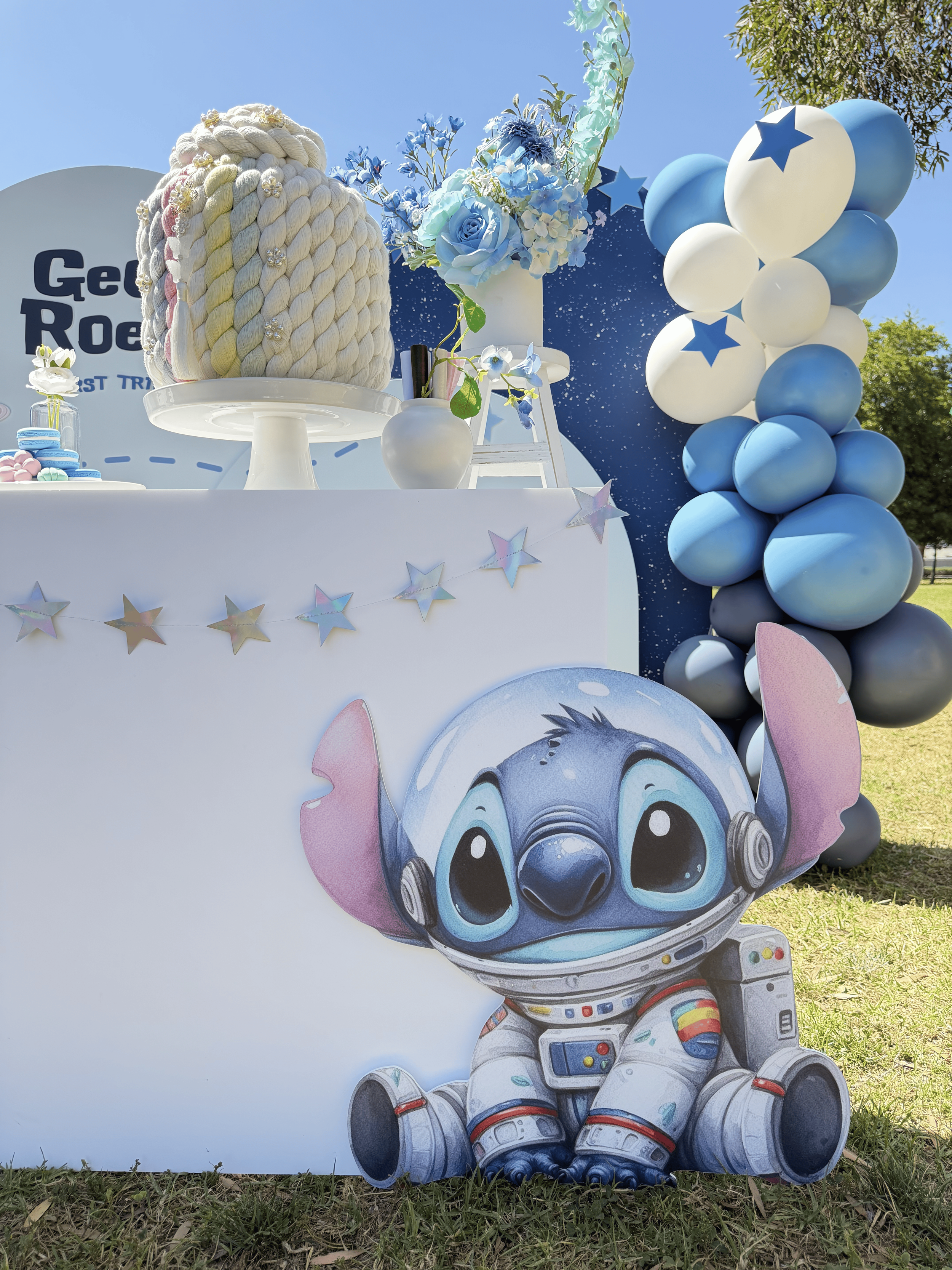 Elegant dol table styling in ivory & blue tones
돌상 스타일링
Beverly Hills / 베벌리힐즈 돌잔치