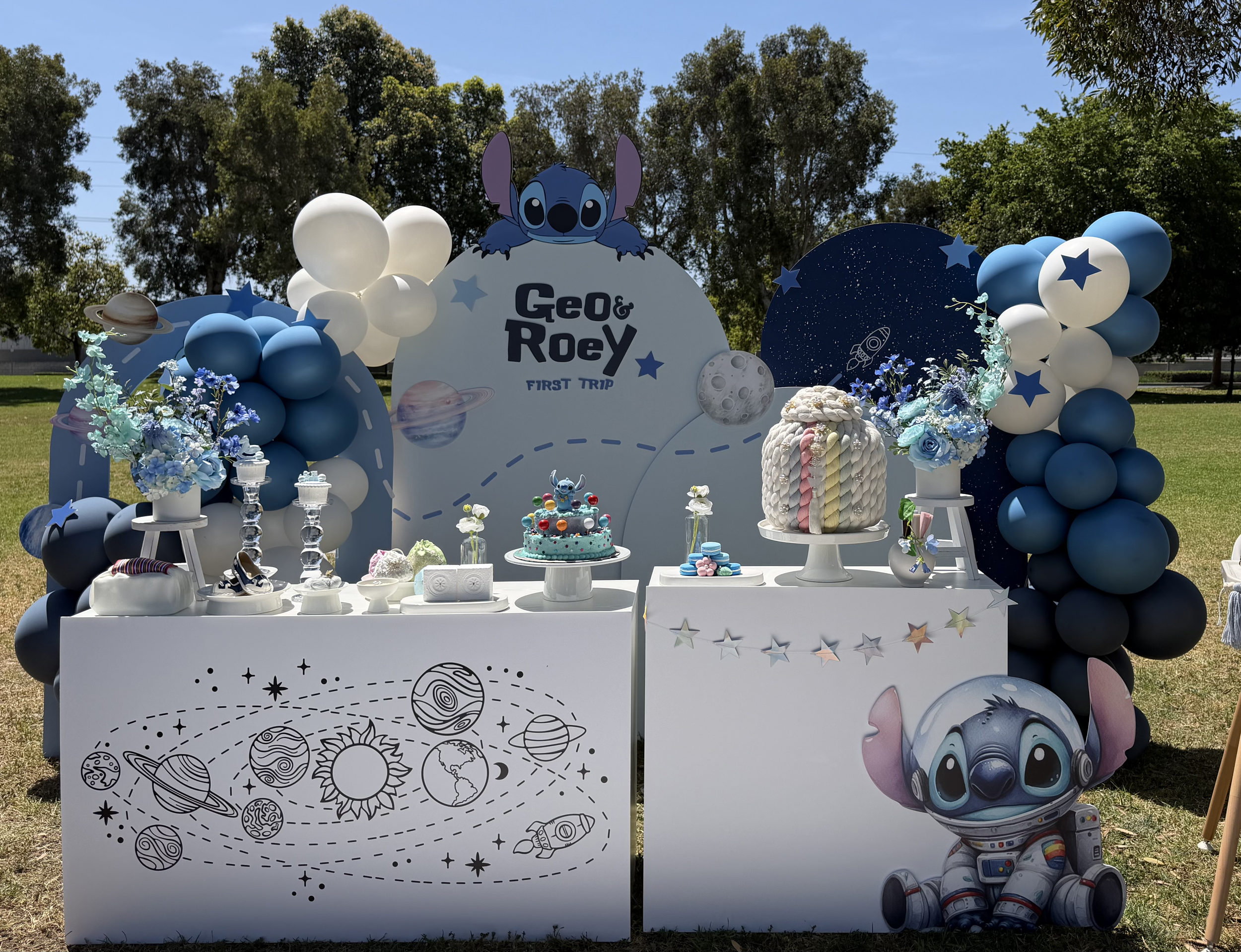 Stitch in the Universe themed first birthday ✨
LA dol table styling by MilkBaby
엘에이 돌잔치 / Los Angeles first birthday