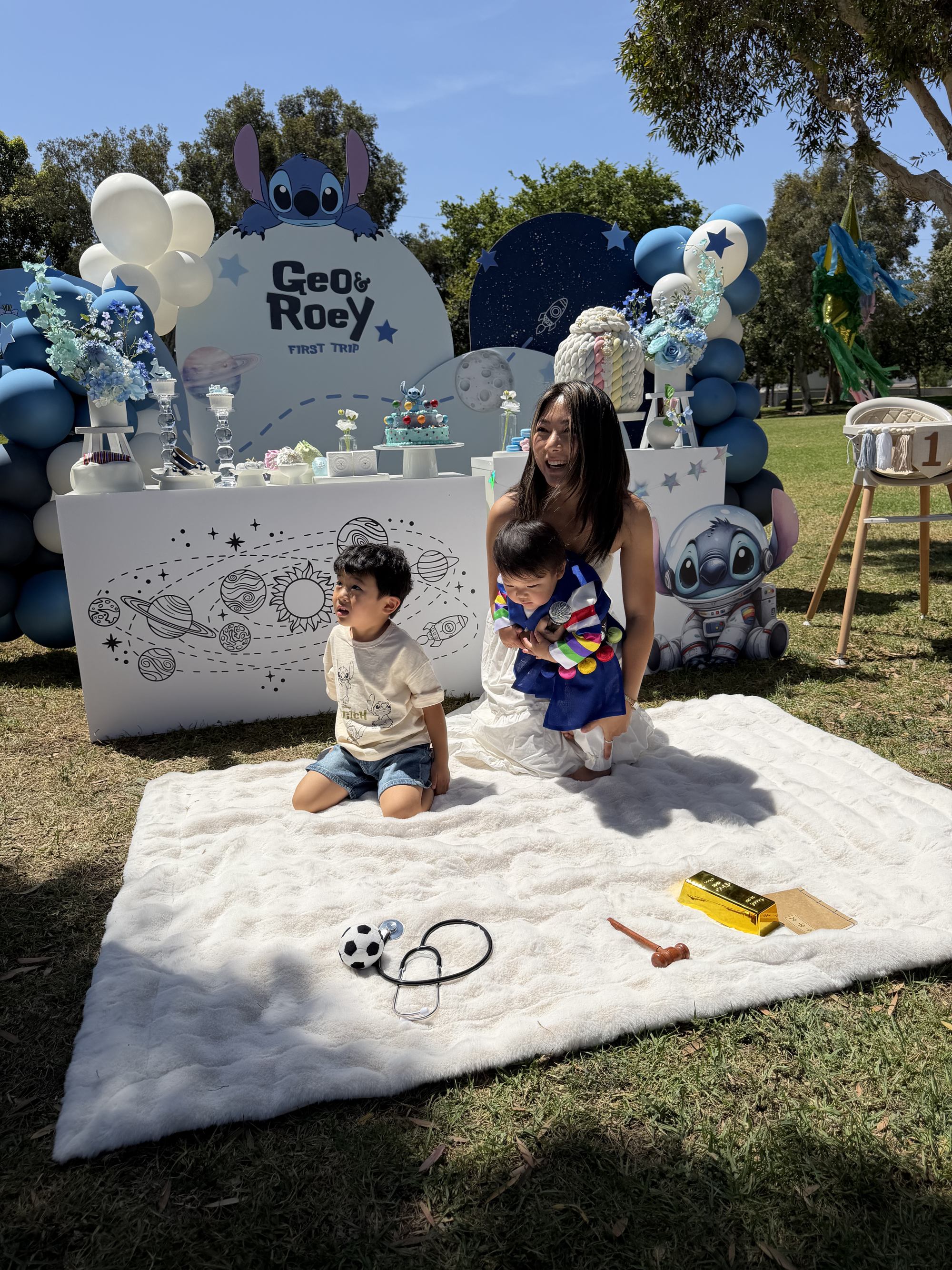 Balloon installation & galaxy backdrop, doljabi
풍선 장식 / 백드롭 디자인 / 돌잡이
Bel Air / 벨에어 돌잔치