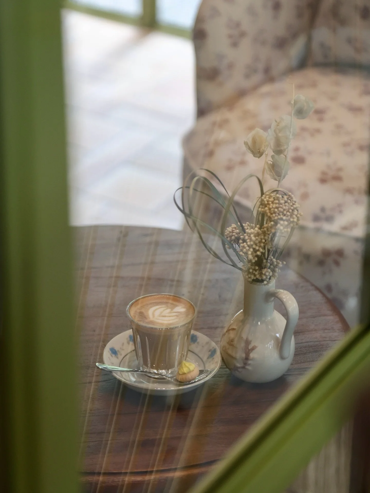 Some days call for quiet, coffee moments like these. 🧚🏼