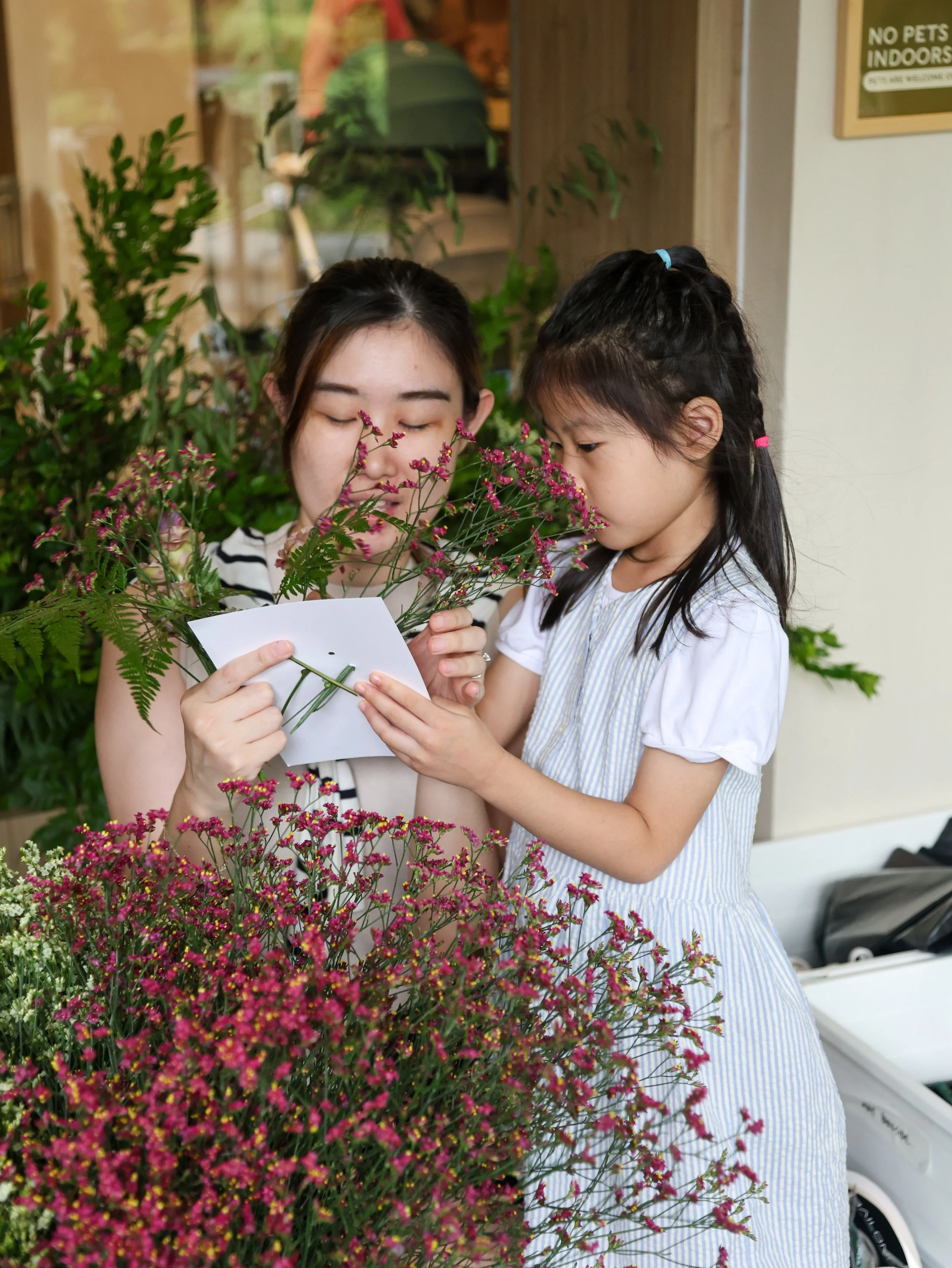 A weekend of flowers, little hands, picnic baskets and moments with Mom. 🌼

From picking blooms at the flower bar to slow bites in the garden, the day was made sweeter by everyone who spent it with us, moms, kids, furkids and all.

Thank you for let