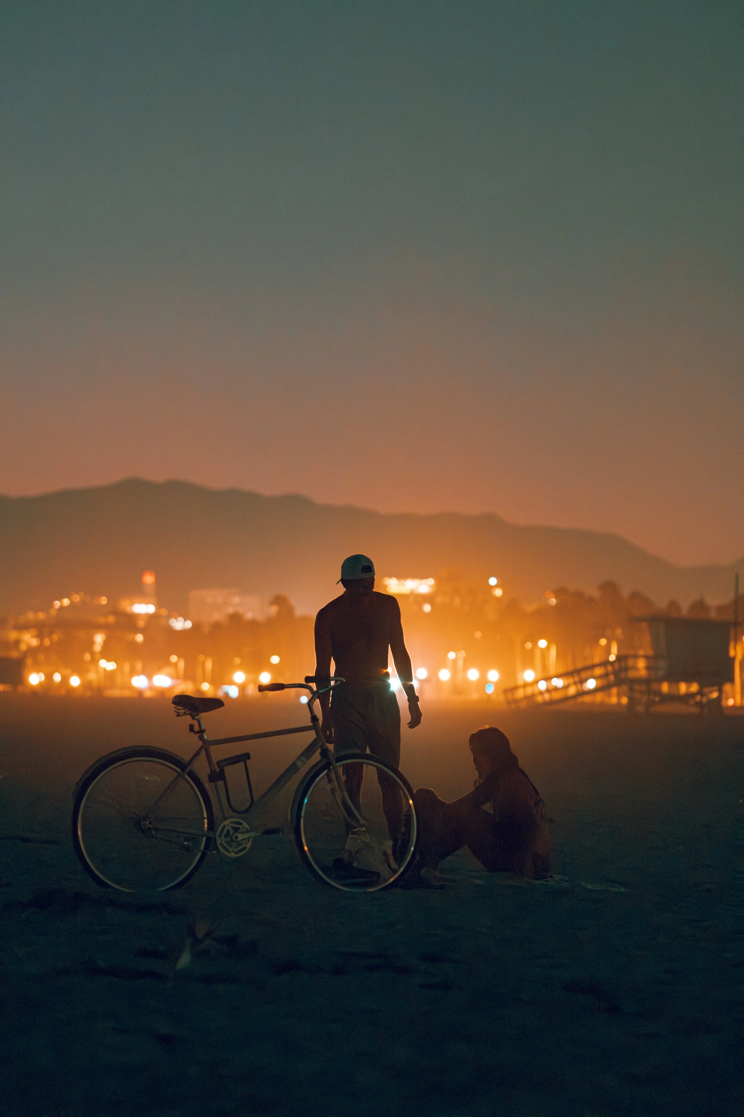 COUPLE IN SANTA MONICA BEACH.jpg
