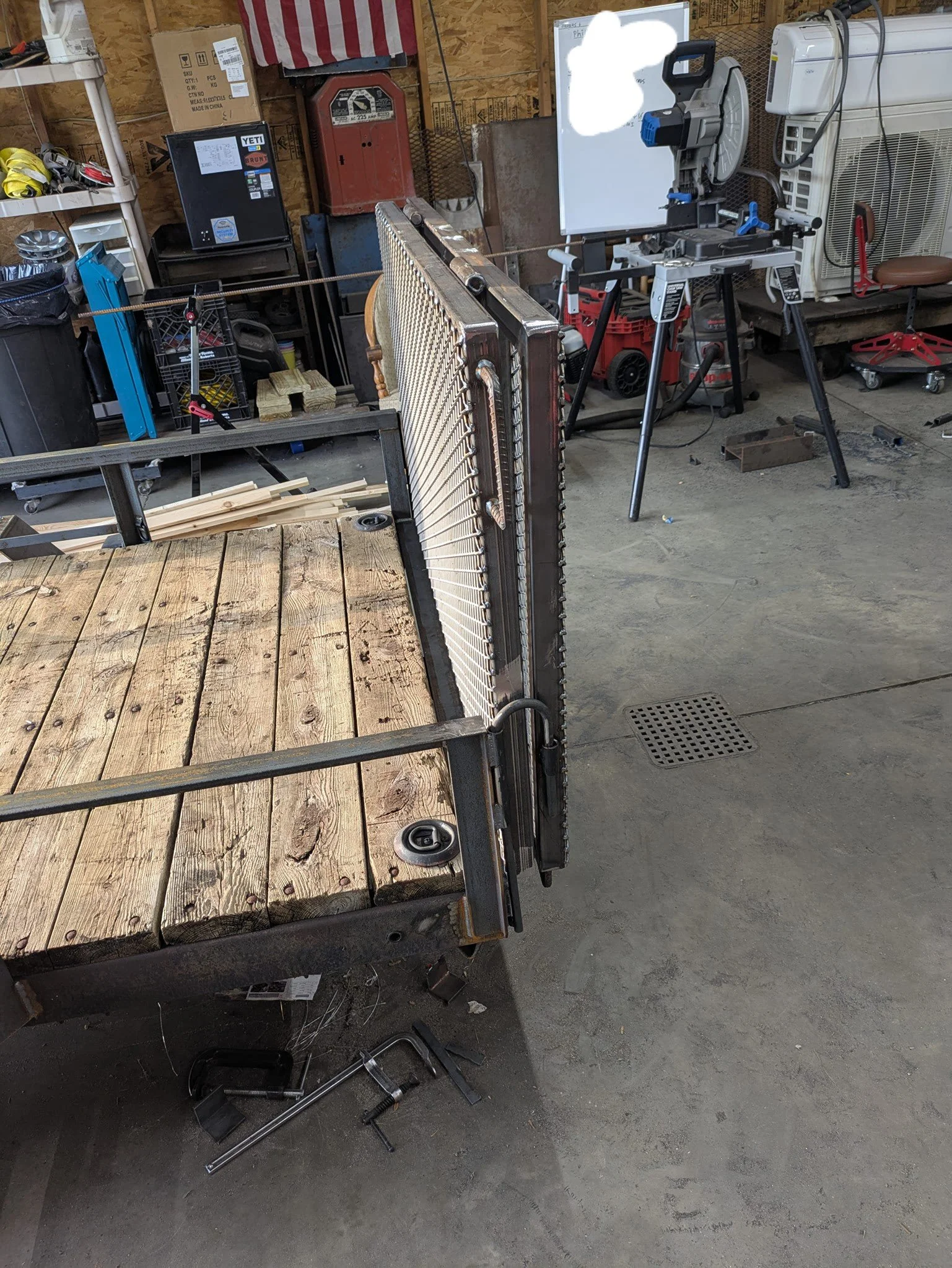 Folding tailgate in transport position