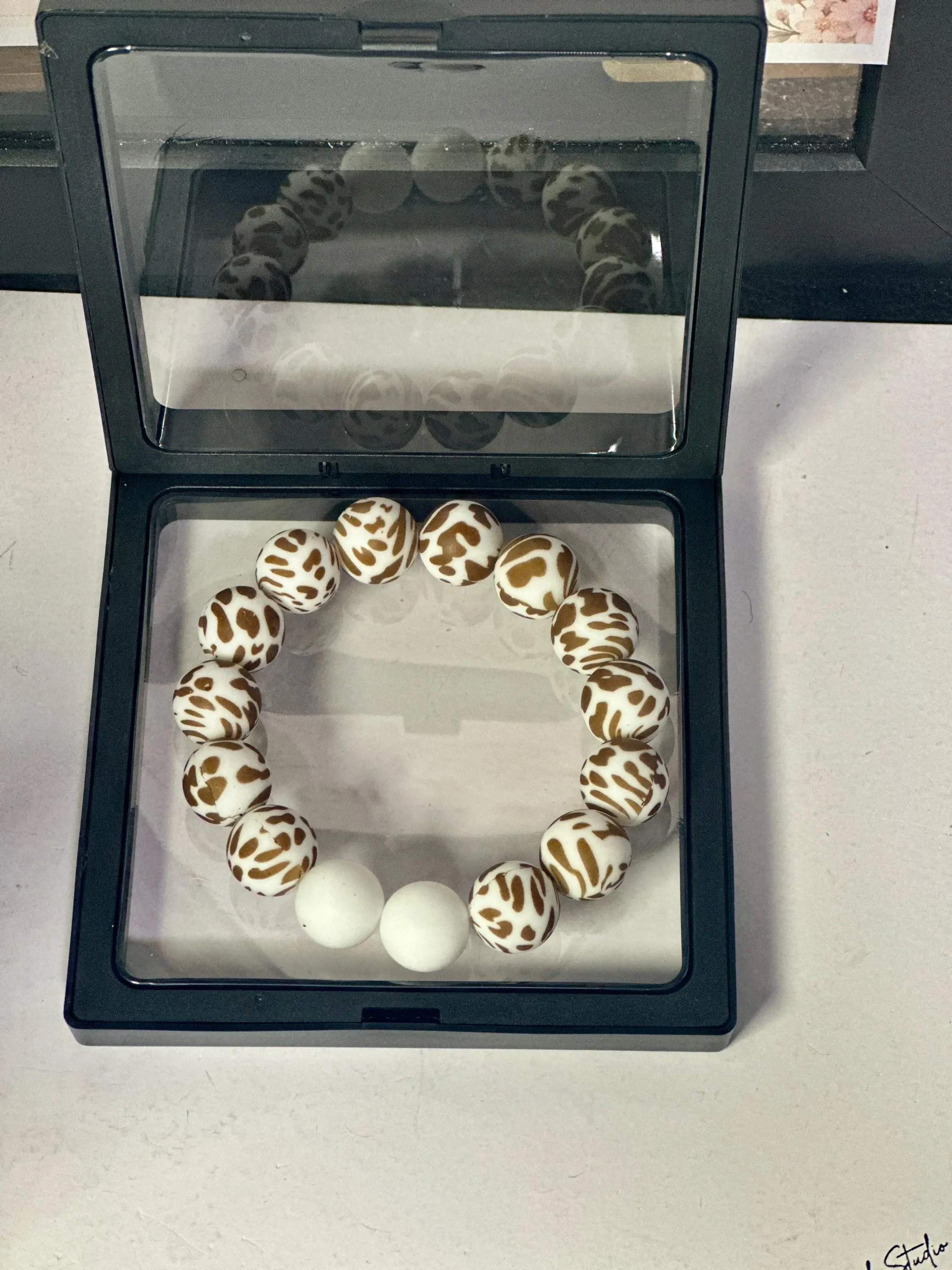 Patterned Elegance Bead Bracelet