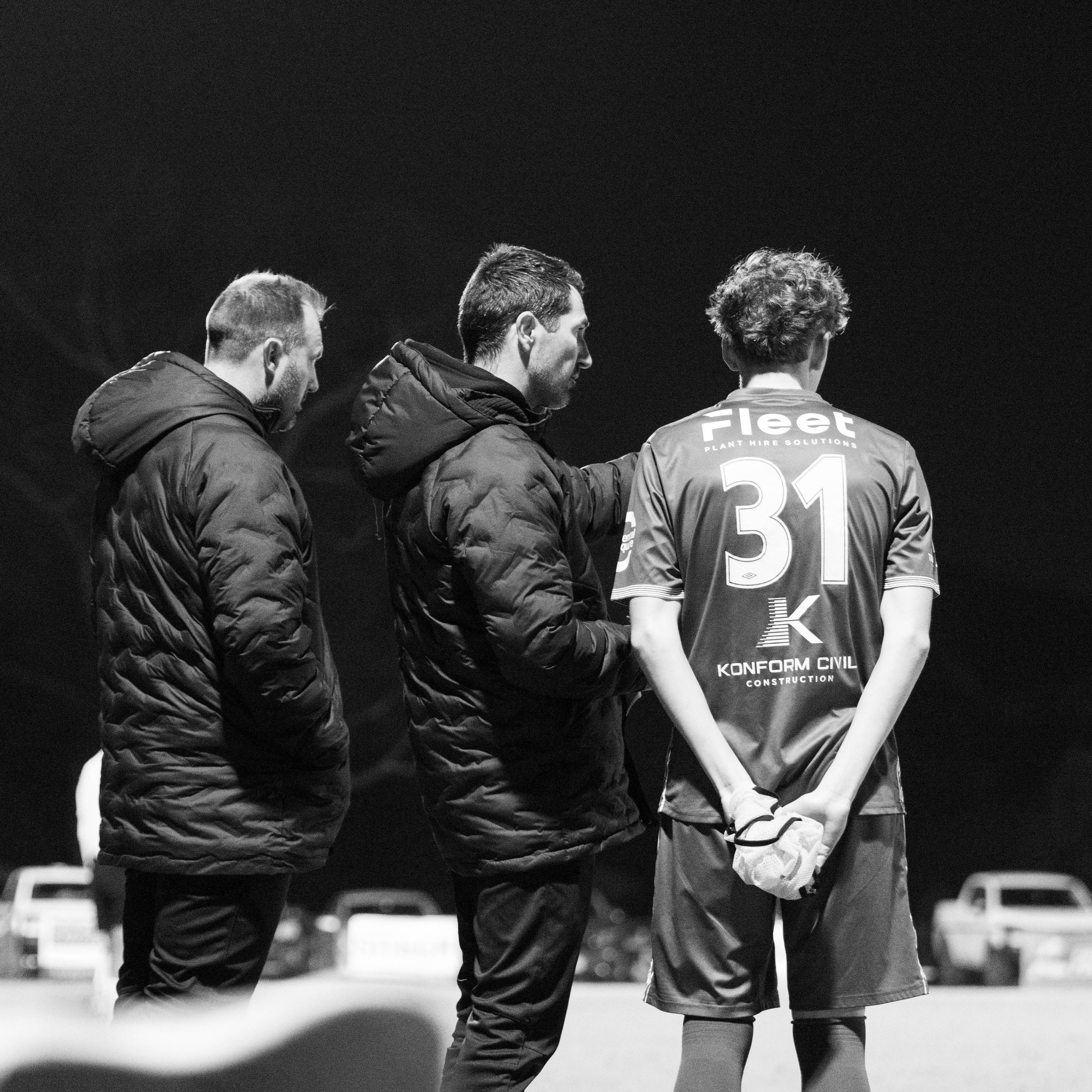 A new week // a new round // a new vision. These photos might be black &amp; white but the goal is clear - go in together &amp; win together!

Round 15, tonight - C&rsquo;mon City 💪🏻👀🔥
