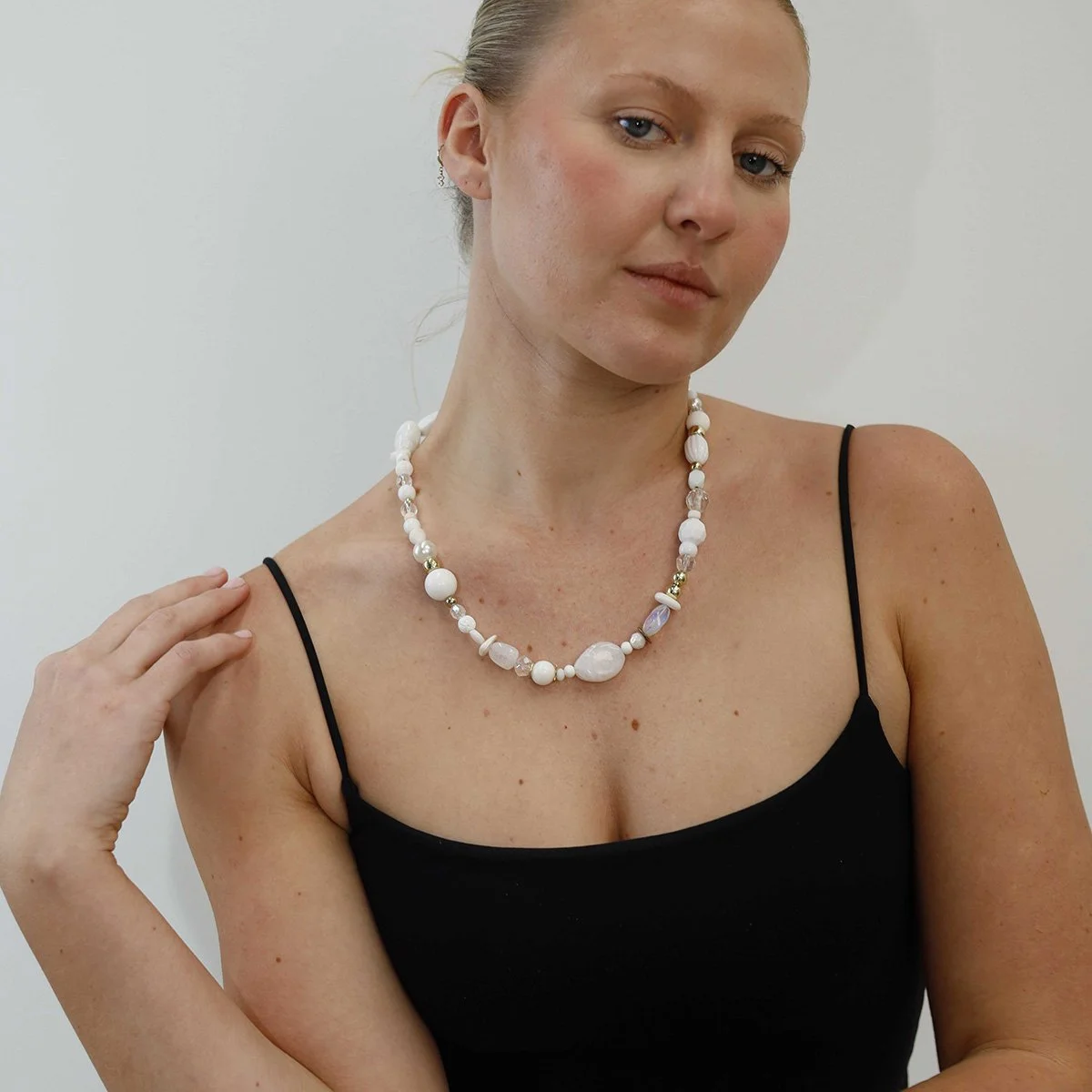 Carnival Necklace White Silver Glow