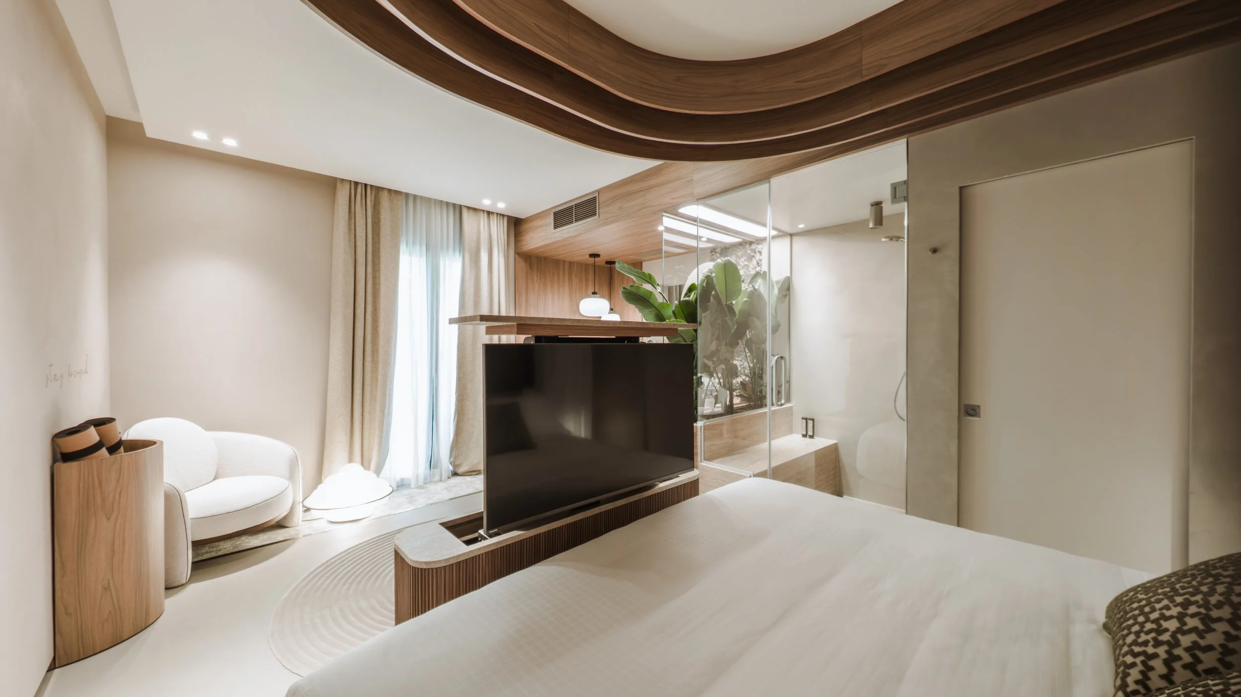 SENSI SUITE (10).jpg